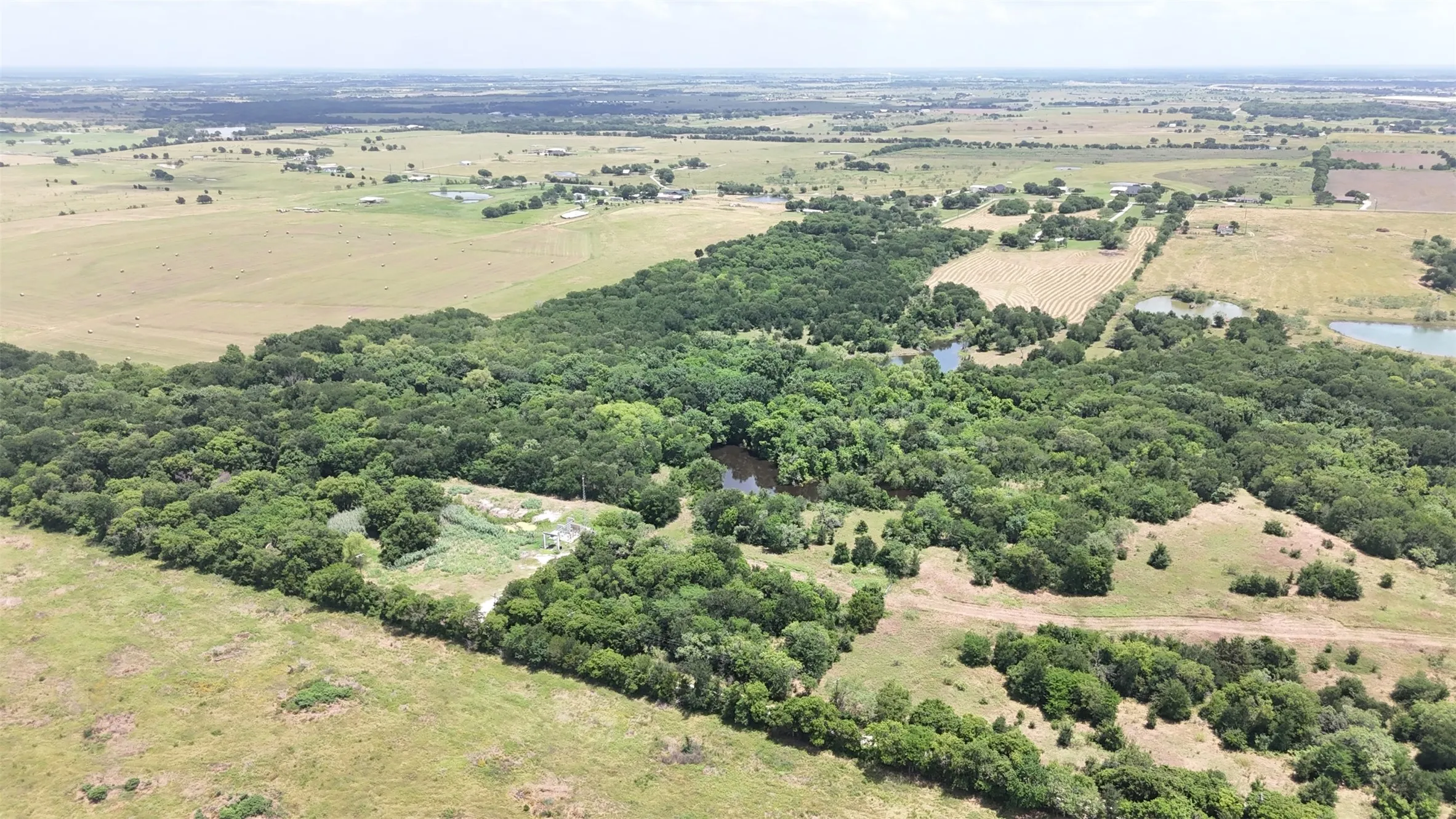 Single Family Residence For Sale in Ellis County , 2114 FM 1181, Ennis, Texas 75119, 3 Bedroom, 2 Bathroom, Garage spaces, 2,775 Sqft, built in 1977, mls#21346338, Real Estate Agent in Ennis, Homes For Sale in Ellis county, Homes For Sale in Ennis, Realtor in Ennis Texas, Real Estate Brokerage Independent Realty Texas, Luminita Cordes Realtor