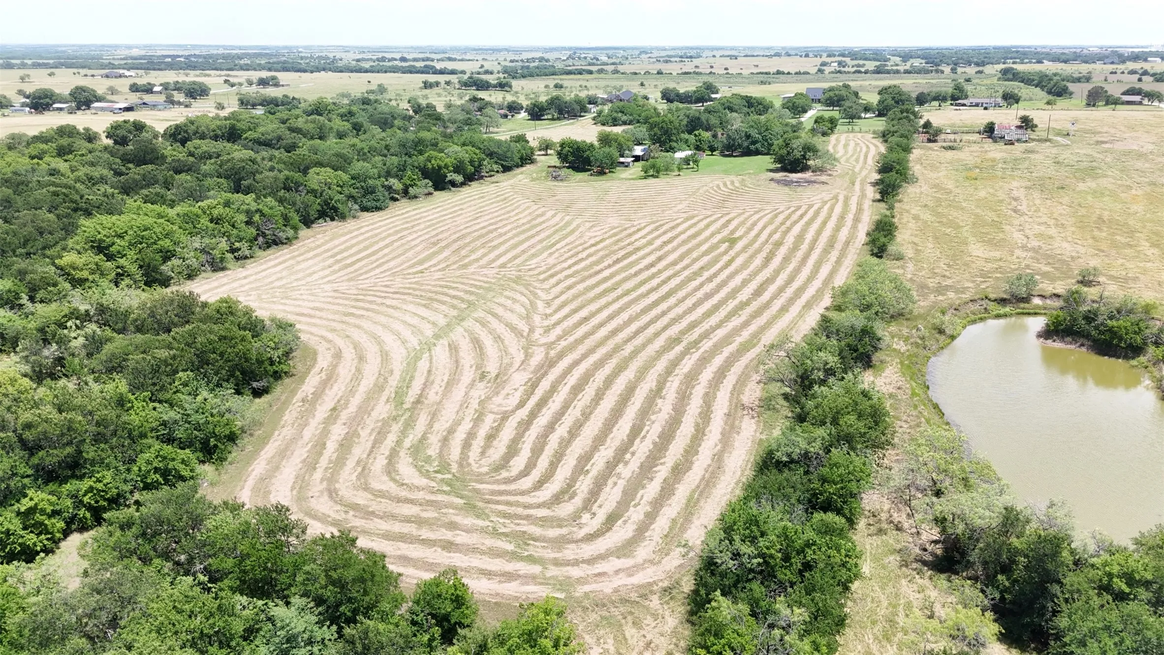 Single Family Residence For Sale in Ellis County , 2114 FM 1181, Ennis, Texas 75119, 3 Bedroom, 2 Bathroom, Garage spaces, 2,775 Sqft, built in 1977, mls#21346338, Real Estate Agent in Ennis, Homes For Sale in Ellis county, Homes For Sale in Ennis, Realtor in Ennis Texas, Real Estate Brokerage Independent Realty Texas, Luminita Cordes Realtor