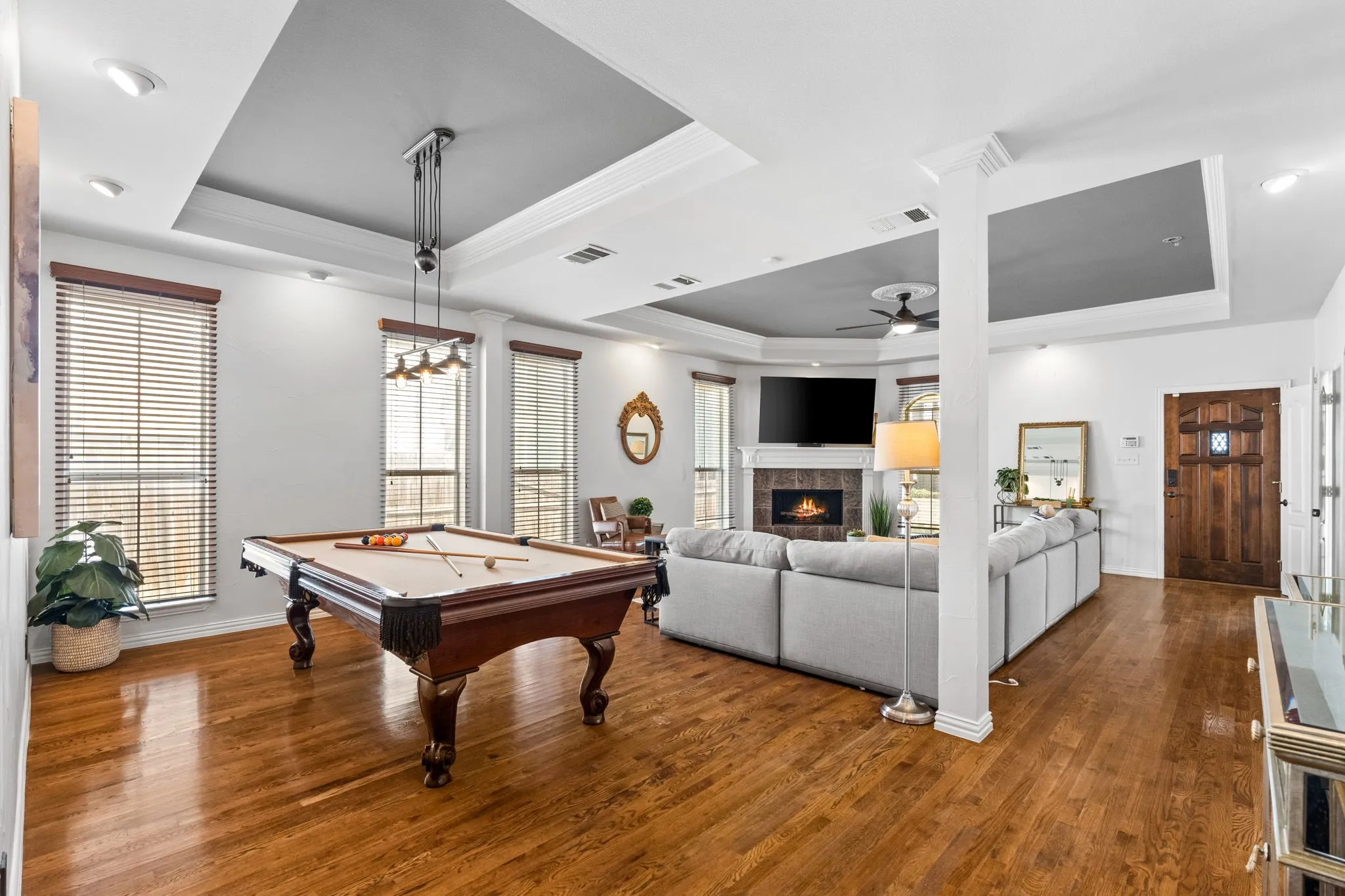 Single Family Residence For Sale in Dallas County , 6405 E Grand Avenue, Dallas, Texas 75223, 3 Bedroom, 2 Bathroom, 2 Garage spaces, 2,127 Sqft, built in 2003, mls#21350223, Real Estate Agent in Dallas, Homes For Sale in Dallas county, Homes For Sale in Dallas, Realtor in Dallas Texas, Real Estate Brokerage Independent Realty Texas, Luminita Cordes Realtor