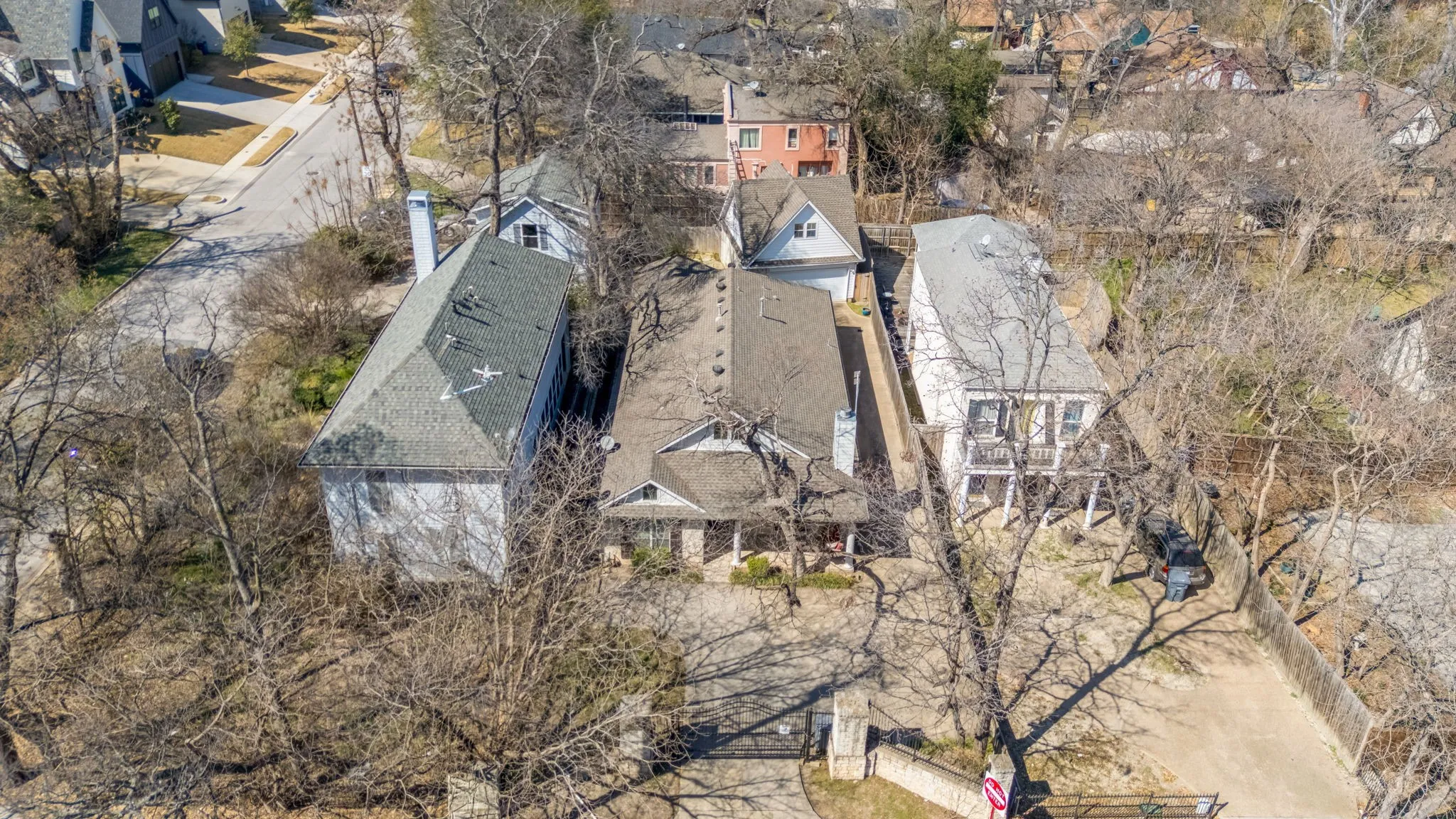 Single Family Residence For Sale in Dallas County , 6405 E Grand Avenue, Dallas, Texas 75223, 3 Bedroom, 2 Bathroom, 2 Garage spaces, 2,127 Sqft, built in 2003, mls#21350223, Real Estate Agent in Dallas, Homes For Sale in Dallas county, Homes For Sale in Dallas, Realtor in Dallas Texas, Real Estate Brokerage Independent Realty Texas, Luminita Cordes Realtor