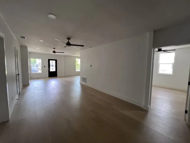 Single Family Residence For Sale in Dallas County , 710 S Glasgow Drive, Dallas, Texas 75223, 3 Bedroom, 3 Bathroom, 2 Garage spaces, 1,664 Sqft, built in 1916, mls#21350219, Real Estate Agent in Dallas, Homes For Sale in Dallas county, Homes For Sale in Dallas, Realtor in Dallas Texas, Real Estate Brokerage Independent Realty Texas, Luminita Cordes Realtor