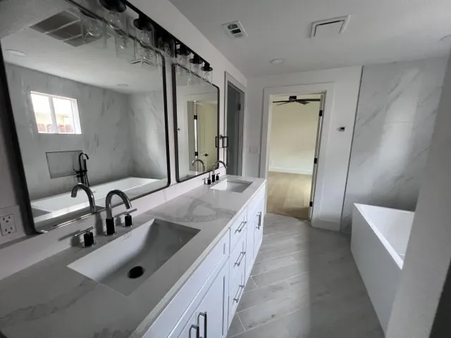 Single Family Residence For Sale in Dallas County , 710 S Glasgow Drive, Dallas, Texas 75223, 3 Bedroom, 3 Bathroom, 2 Garage spaces, 1,664 Sqft, built in 1916, mls#21350219, Real Estate Agent in Dallas, Homes For Sale in Dallas county, Homes For Sale in Dallas, Realtor in Dallas Texas, Real Estate Brokerage Independent Realty Texas, Luminita Cordes Realtor