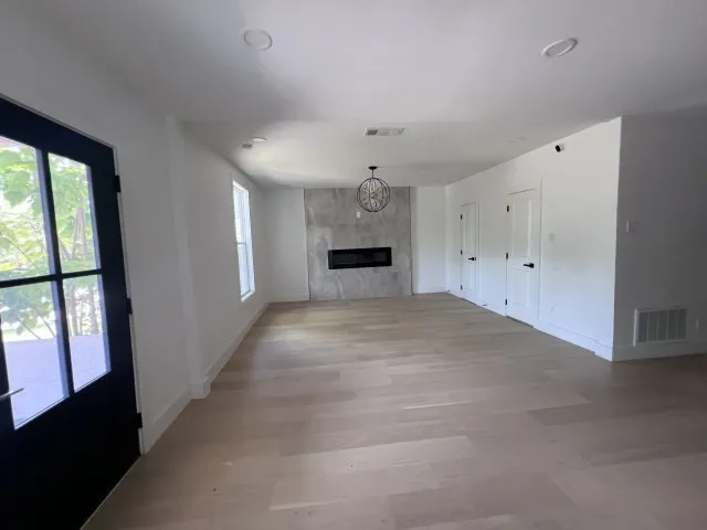 Single Family Residence For Sale in Dallas County , 710 S Glasgow Drive, Dallas, Texas 75223, 3 Bedroom, 3 Bathroom, 2 Garage spaces, 1,664 Sqft, built in 1916, mls#21350219, Real Estate Agent in Dallas, Homes For Sale in Dallas county, Homes For Sale in Dallas, Realtor in Dallas Texas, Real Estate Brokerage Independent Realty Texas, Luminita Cordes Realtor