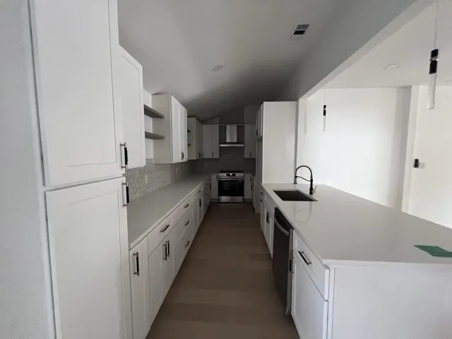 Single Family Residence For Sale in Dallas County , 710 S Glasgow Drive, Dallas, Texas 75223, 3 Bedroom, 3 Bathroom, 2 Garage spaces, 1,664 Sqft, built in 1916, mls#21350219, Real Estate Agent in Dallas, Homes For Sale in Dallas county, Homes For Sale in Dallas, Realtor in Dallas Texas, Real Estate Brokerage Independent Realty Texas, Luminita Cordes Realtor