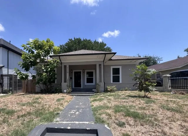 Single Family Residence For Sale in Dallas County , 710 S Glasgow Drive, Dallas, Texas 75223, 3 Bedroom, 3 Bathroom, 2 Garage spaces, 1,664 Sqft, built in 1916, mls#21350219, Real Estate Agent in Dallas, Homes For Sale in Dallas county, Homes For Sale in Dallas, Realtor in Dallas Texas, Real Estate Brokerage Independent Realty Texas, Luminita Cordes Realtor