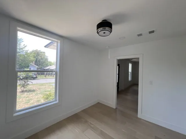 Single Family Residence For Sale in Dallas County , 710 S Glasgow Drive, Dallas, Texas 75223, 3 Bedroom, 3 Bathroom, 2 Garage spaces, 1,664 Sqft, built in 1916, mls#21350219, Real Estate Agent in Dallas, Homes For Sale in Dallas county, Homes For Sale in Dallas, Realtor in Dallas Texas, Real Estate Brokerage Independent Realty Texas, Luminita Cordes Realtor