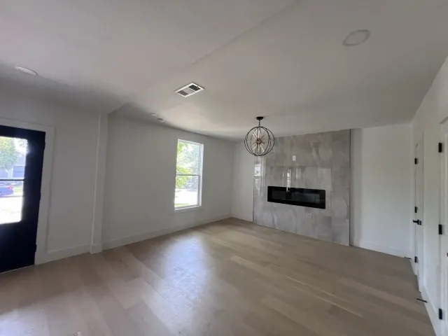 Single Family Residence For Sale in Dallas County , 710 S Glasgow Drive, Dallas, Texas 75223, 3 Bedroom, 3 Bathroom, 2 Garage spaces, 1,664 Sqft, built in 1916, mls#21350219, Real Estate Agent in Dallas, Homes For Sale in Dallas county, Homes For Sale in Dallas, Realtor in Dallas Texas, Real Estate Brokerage Independent Realty Texas, Luminita Cordes Realtor