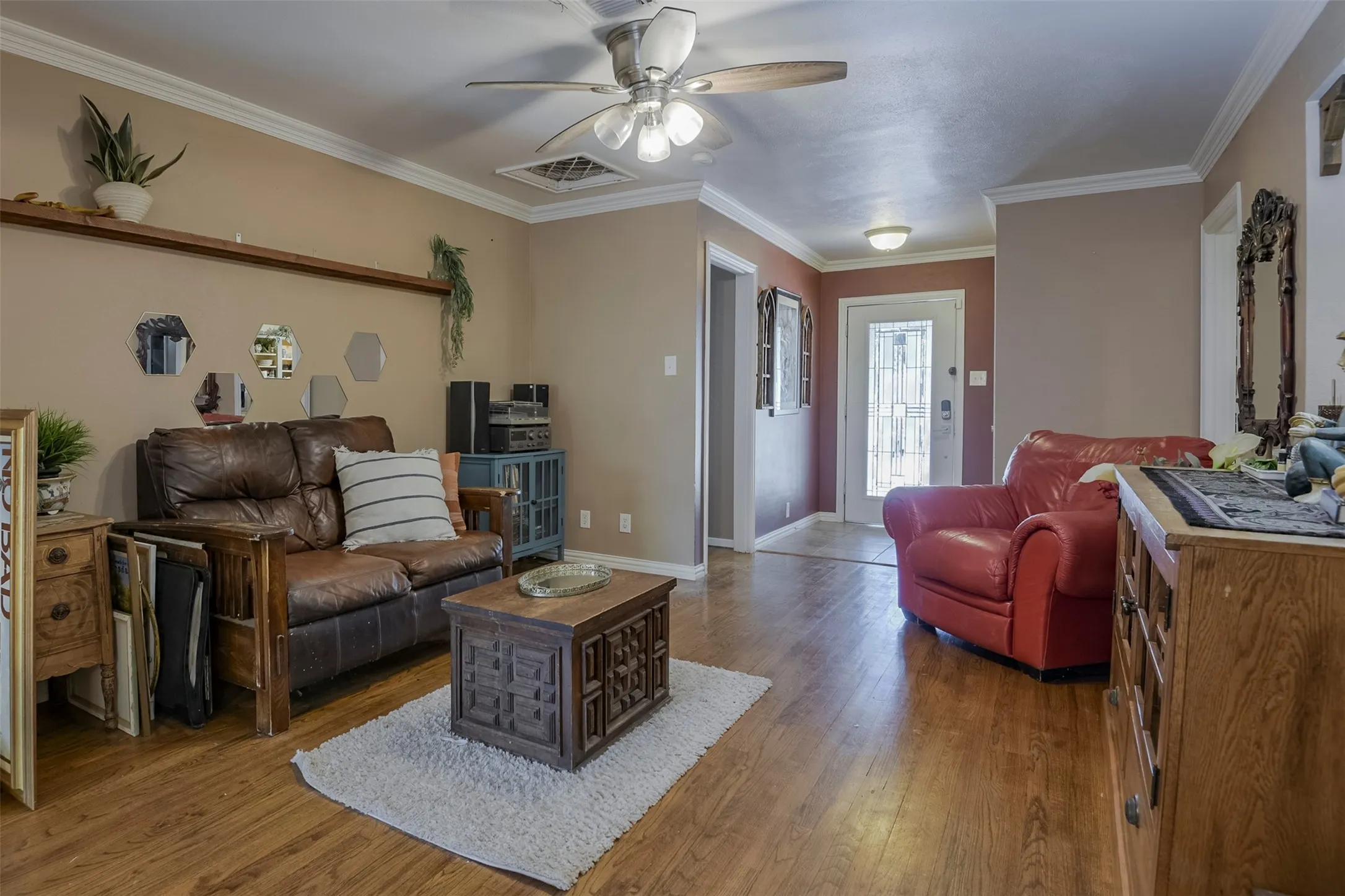 Single Family Residence For Sale in Tarrant County , 7028 Willis Avenue, Fort Worth, Texas 76116, 3 Bedroom, 2 Bathroom, 2 Garage spaces, 1,737 Sqft, built in 1955, mls#21342952, Real Estate Agent in Fort Worth, Homes For Sale in Tarrant county, Homes For Sale in Fort Worth, Realtor in Fort Worth Texas, Real Estate Brokerage Independent Realty Texas, Luminita Cordes Realtor