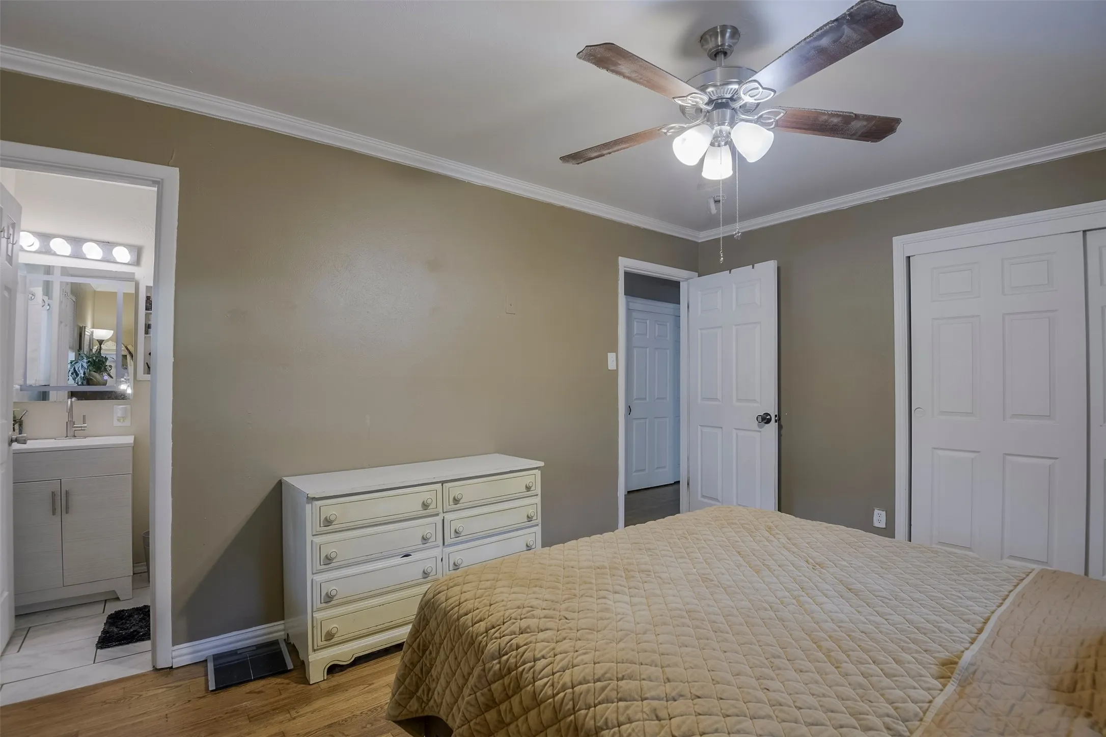 Single Family Residence For Sale in Tarrant County , 7028 Willis Avenue, Fort Worth, Texas 76116, 3 Bedroom, 2 Bathroom, 2 Garage spaces, 1,737 Sqft, built in 1955, mls#21342952, Real Estate Agent in Fort Worth, Homes For Sale in Tarrant county, Homes For Sale in Fort Worth, Realtor in Fort Worth Texas, Real Estate Brokerage Independent Realty Texas, Luminita Cordes Realtor