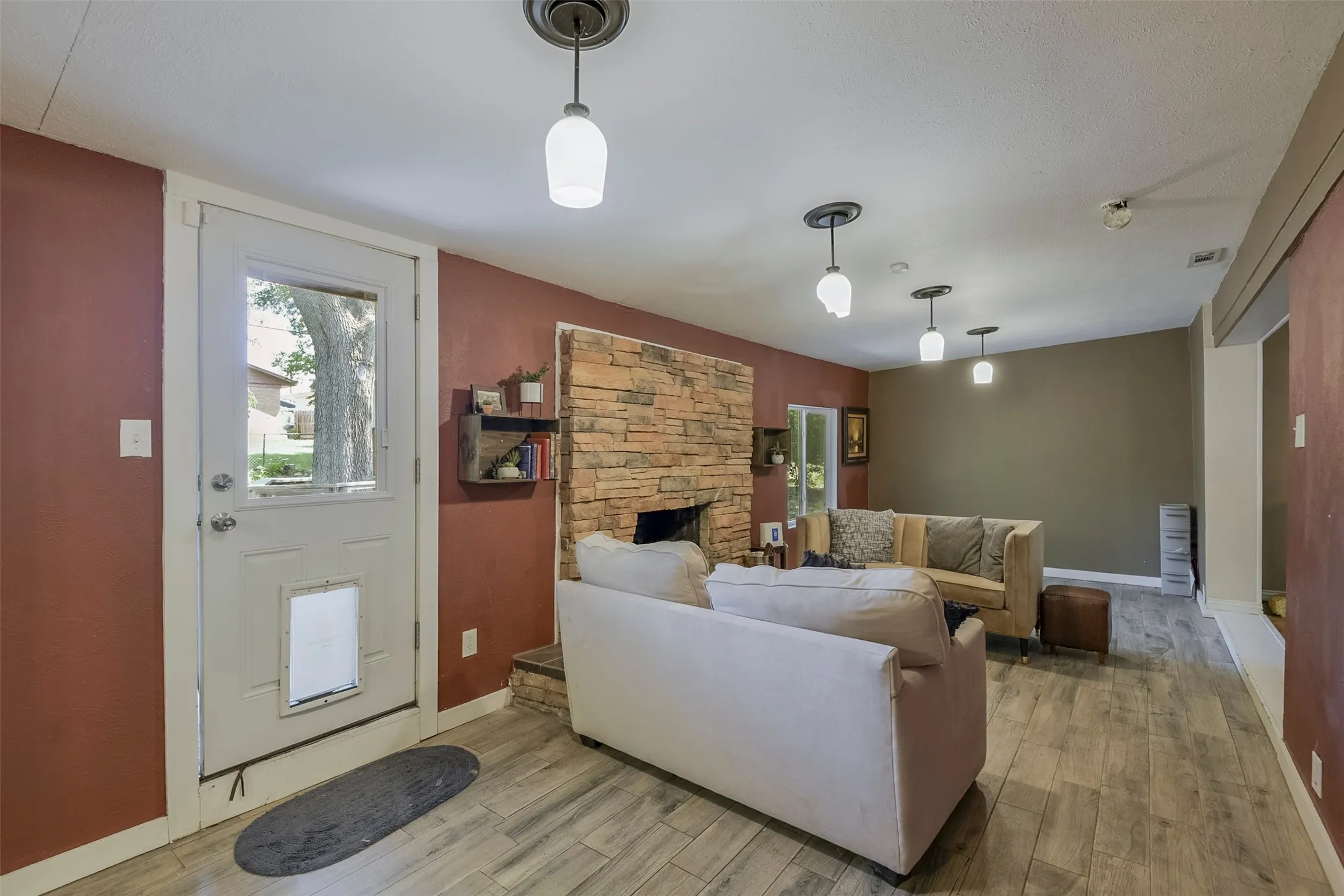 Single Family Residence For Sale in Tarrant County , 7028 Willis Avenue, Fort Worth, Texas 76116, 3 Bedroom, 2 Bathroom, 2 Garage spaces, 1,737 Sqft, built in 1955, mls#21342952, Real Estate Agent in Fort Worth, Homes For Sale in Tarrant county, Homes For Sale in Fort Worth, Realtor in Fort Worth Texas, Real Estate Brokerage Independent Realty Texas, Luminita Cordes Realtor