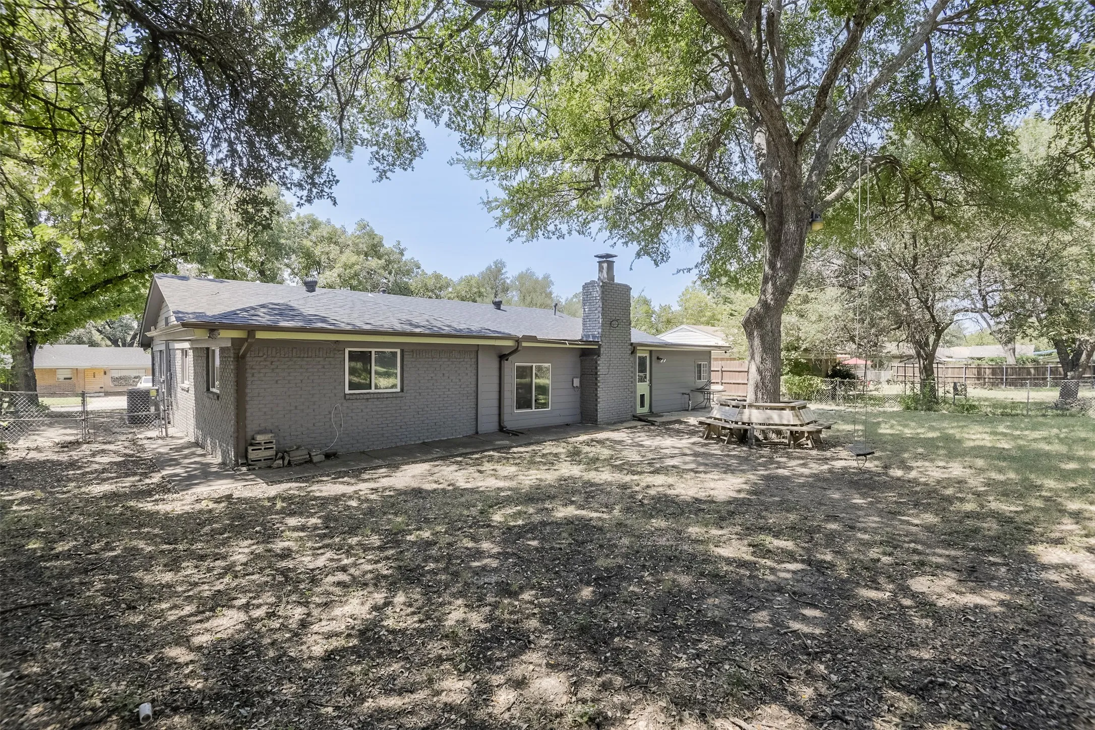 Single Family Residence For Sale in Tarrant County , 7028 Willis Avenue, Fort Worth, Texas 76116, 3 Bedroom, 2 Bathroom, 2 Garage spaces, 1,737 Sqft, built in 1955, mls#21342952, Real Estate Agent in Fort Worth, Homes For Sale in Tarrant county, Homes For Sale in Fort Worth, Realtor in Fort Worth Texas, Real Estate Brokerage Independent Realty Texas, Luminita Cordes Realtor