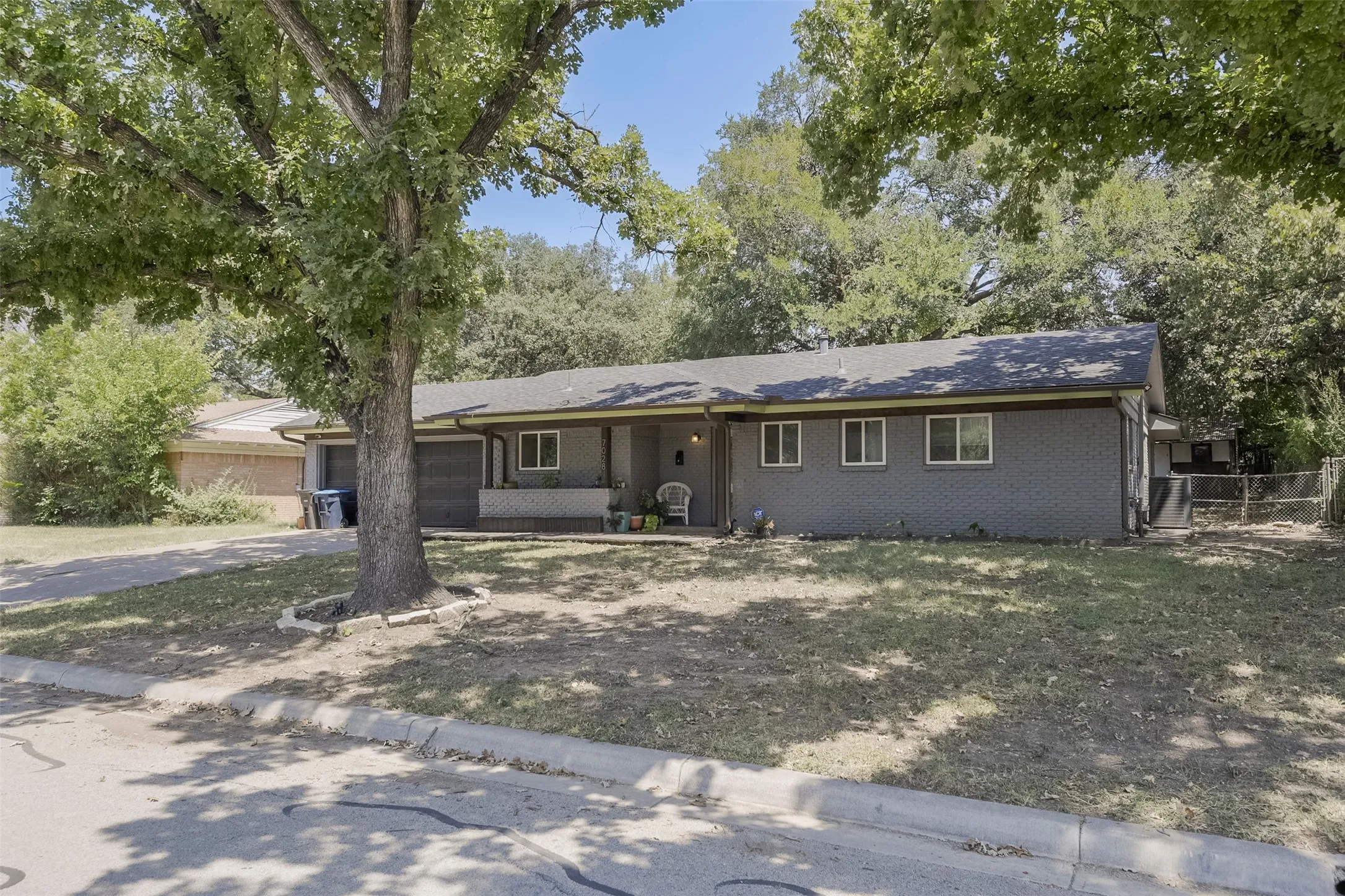 Single Family Residence For Sale in Tarrant County , 7028 Willis Avenue, Fort Worth, Texas 76116, 3 Bedroom, 2 Bathroom, 2 Garage spaces, 1,737 Sqft, built in 1955, mls#21342952, Real Estate Agent in Fort Worth, Homes For Sale in Tarrant county, Homes For Sale in Fort Worth, Realtor in Fort Worth Texas, Real Estate Brokerage Independent Realty Texas, Luminita Cordes Realtor