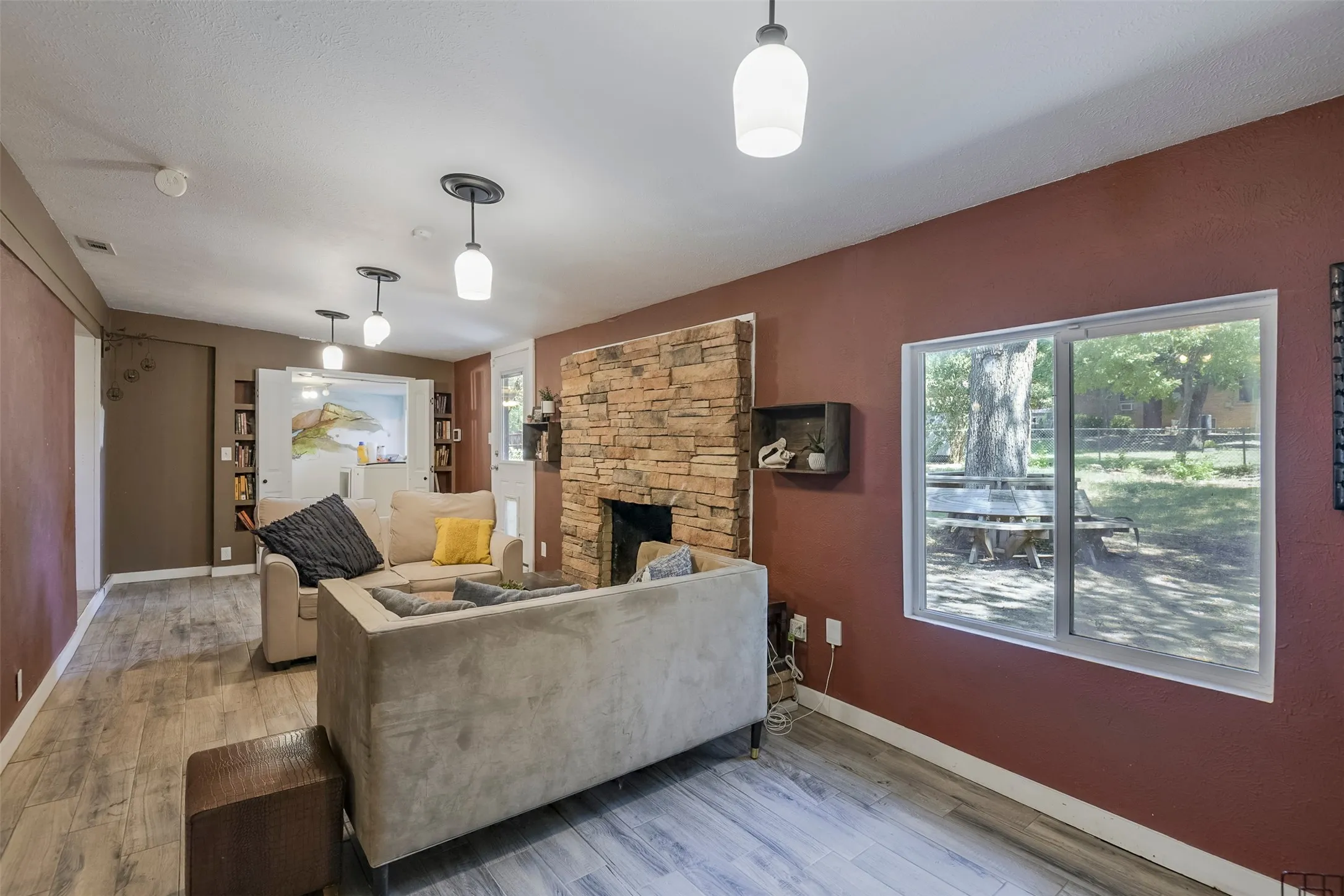 Single Family Residence For Sale in Tarrant County , 7028 Willis Avenue, Fort Worth, Texas 76116, 3 Bedroom, 2 Bathroom, 2 Garage spaces, 1,737 Sqft, built in 1955, mls#21342952, Real Estate Agent in Fort Worth, Homes For Sale in Tarrant county, Homes For Sale in Fort Worth, Realtor in Fort Worth Texas, Real Estate Brokerage Independent Realty Texas, Luminita Cordes Realtor