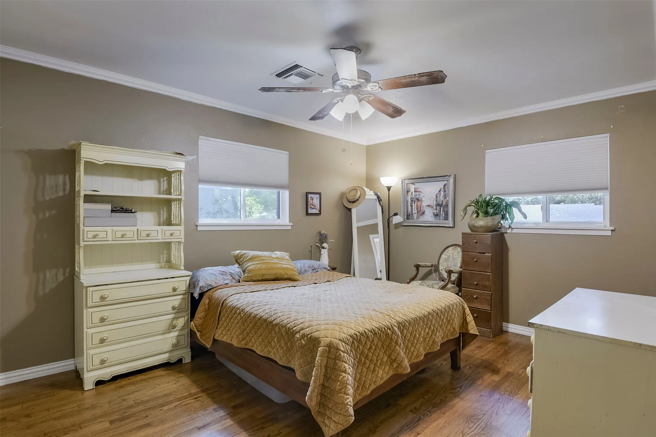 Single Family Residence For Sale in Tarrant County , 7028 Willis Avenue, Fort Worth, Texas 76116, 3 Bedroom, 2 Bathroom, 2 Garage spaces, 1,737 Sqft, built in 1955, mls#21342952, Real Estate Agent in Fort Worth, Homes For Sale in Tarrant county, Homes For Sale in Fort Worth, Realtor in Fort Worth Texas, Real Estate Brokerage Independent Realty Texas, Luminita Cordes Realtor