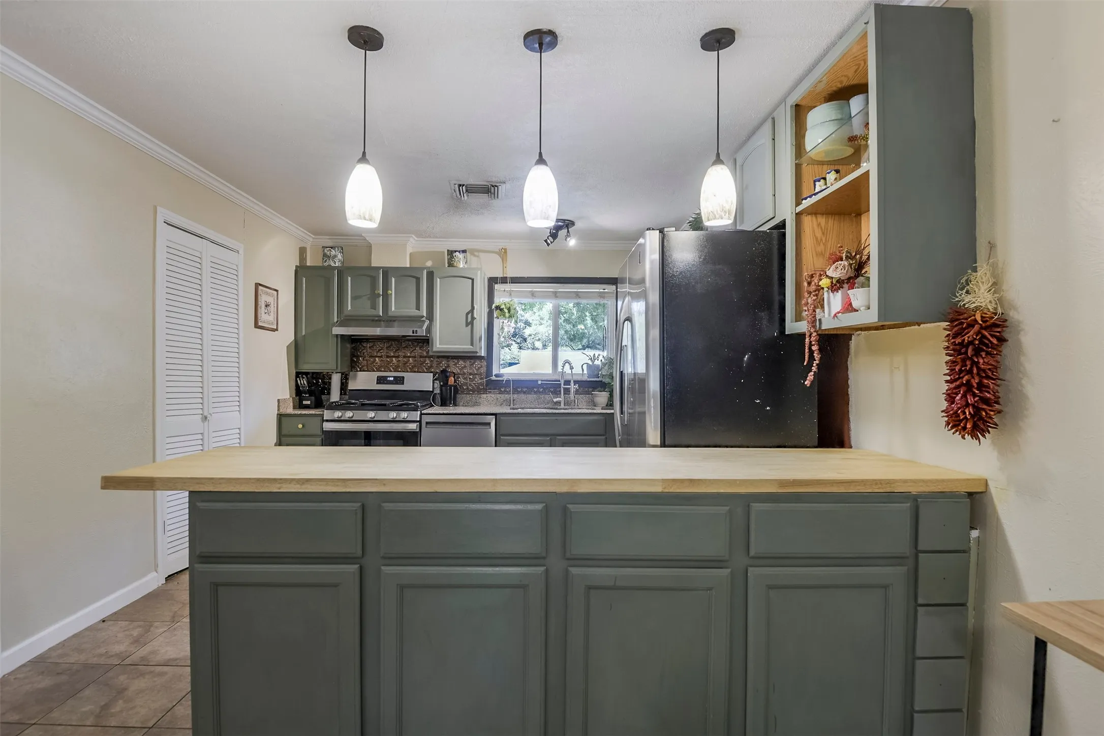 Single Family Residence For Sale in Tarrant County , 7028 Willis Avenue, Fort Worth, Texas 76116, 3 Bedroom, 2 Bathroom, 2 Garage spaces, 1,737 Sqft, built in 1955, mls#21342952, Real Estate Agent in Fort Worth, Homes For Sale in Tarrant county, Homes For Sale in Fort Worth, Realtor in Fort Worth Texas, Real Estate Brokerage Independent Realty Texas, Luminita Cordes Realtor