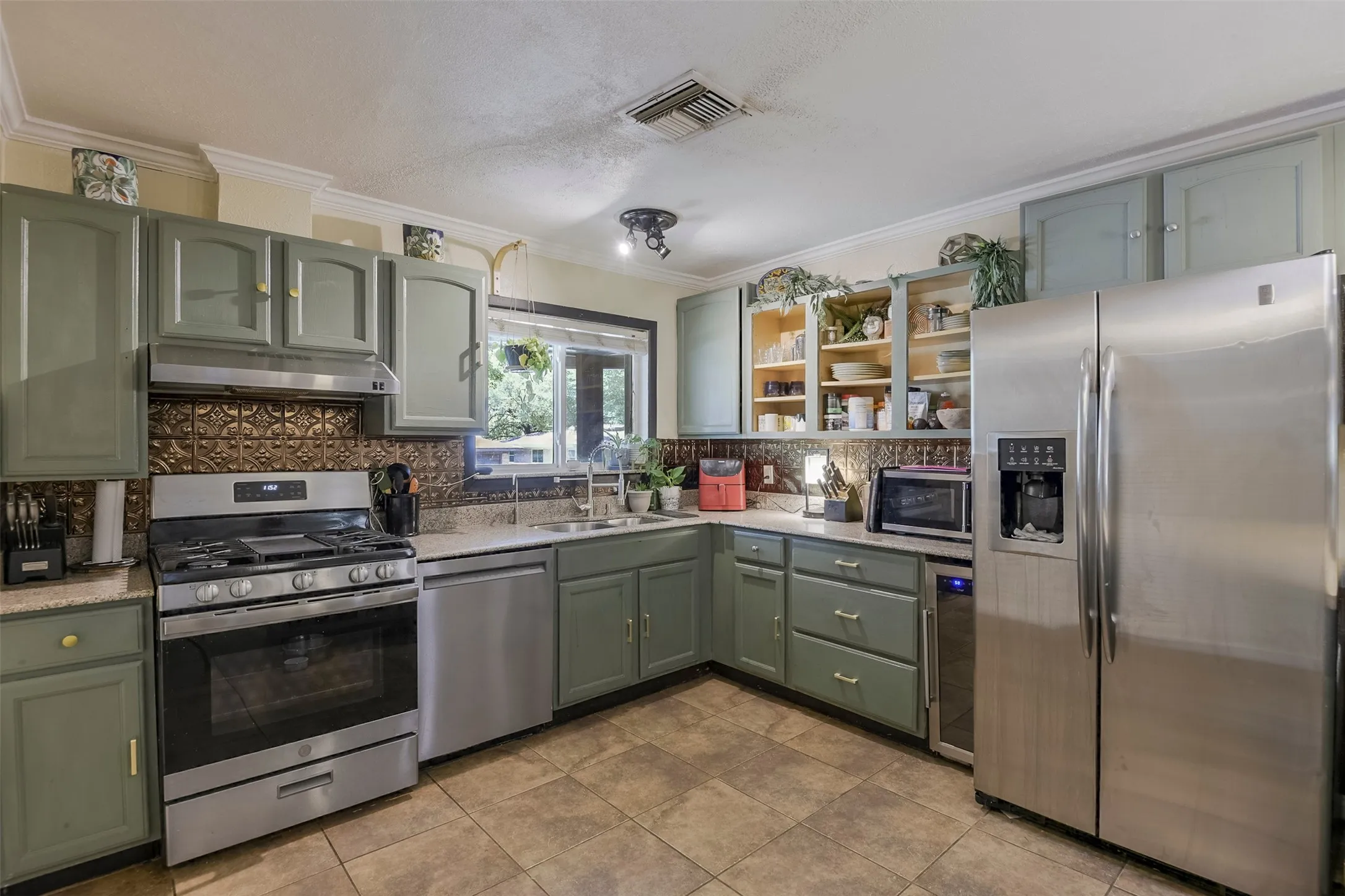 Single Family Residence For Sale in Tarrant County , 7028 Willis Avenue, Fort Worth, Texas 76116, 3 Bedroom, 2 Bathroom, 2 Garage spaces, 1,737 Sqft, built in 1955, mls#21342952, Real Estate Agent in Fort Worth, Homes For Sale in Tarrant county, Homes For Sale in Fort Worth, Realtor in Fort Worth Texas, Real Estate Brokerage Independent Realty Texas, Luminita Cordes Realtor