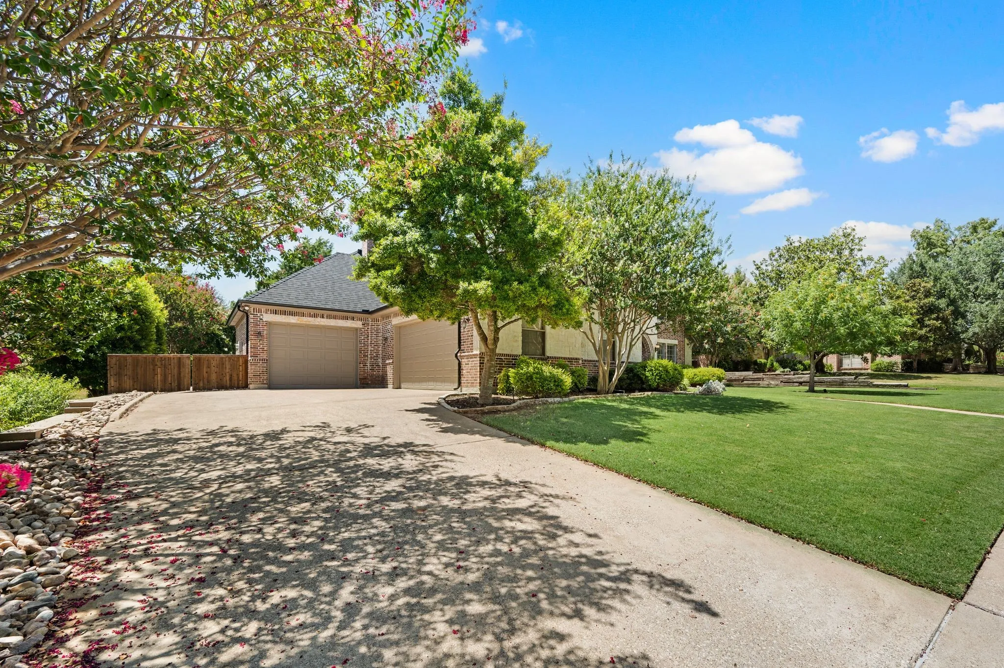 Single Family Residence For Sale in Rockwall County , 2005 Sleepy Hollow Lane, Heath, Texas 75032, 4 Bedroom, 4 Bathroom, 3 Garage spaces, 3,596 Sqft, built in 2000, mls#21350170, Real Estate Agent in Heath, Homes For Sale in Rockwall county, Homes For Sale in Heath, Realtor in Heath Texas, Real Estate Brokerage Independent Realty Texas, Luminita Cordes Realtor