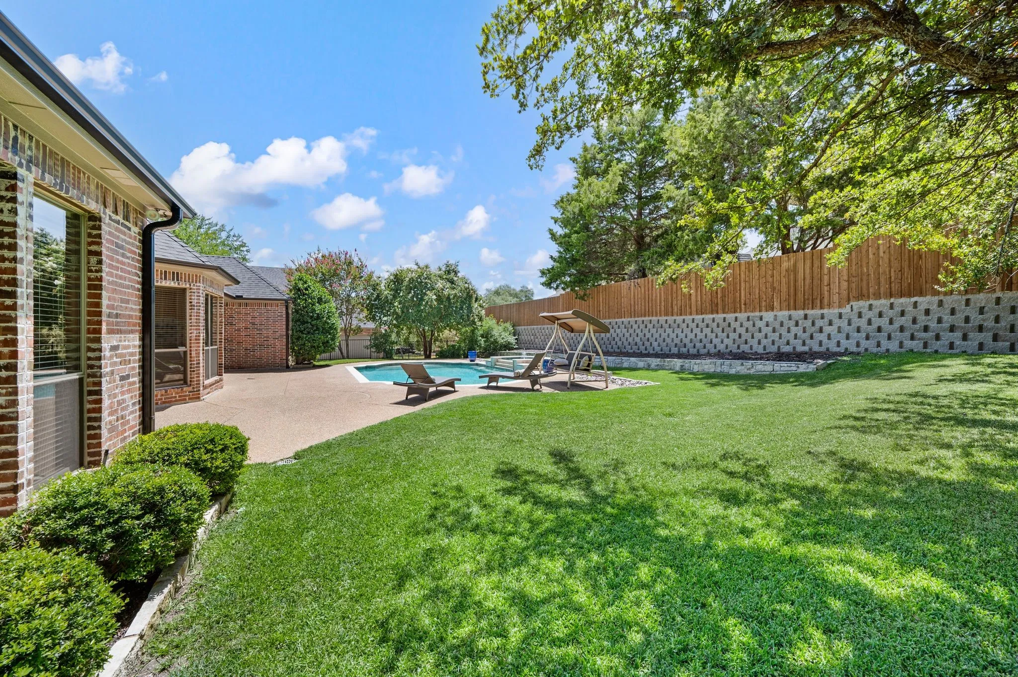 Single Family Residence For Sale in Rockwall County , 2005 Sleepy Hollow Lane, Heath, Texas 75032, 4 Bedroom, 4 Bathroom, 3 Garage spaces, 3,596 Sqft, built in 2000, mls#21350170, Real Estate Agent in Heath, Homes For Sale in Rockwall county, Homes For Sale in Heath, Realtor in Heath Texas, Real Estate Brokerage Independent Realty Texas, Luminita Cordes Realtor