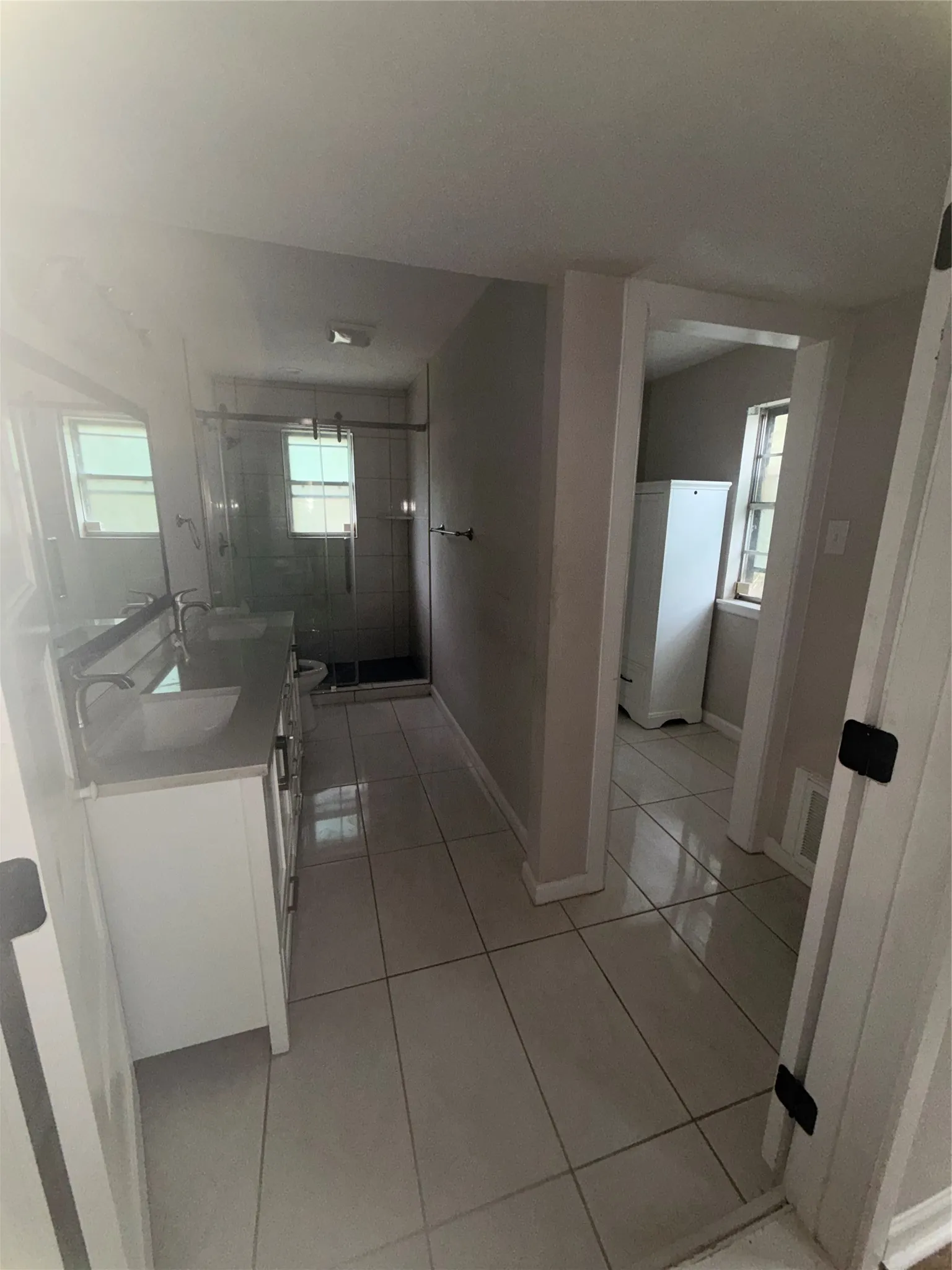 Single Family Residence For Sale in Tarrant County , 6033 Ramey Avenue, Fort Worth, Texas 76112, 3 Bedroom, 2 Bathroom, 1 Garage spaces, 1,468 Sqft, built in 1956, mls#21350245, Real Estate Agent in Fort Worth, Homes For Sale in Tarrant county, Homes For Sale in Fort Worth, Realtor in Fort Worth Texas, Real Estate Brokerage Independent Realty Texas, Luminita Cordes Realtor