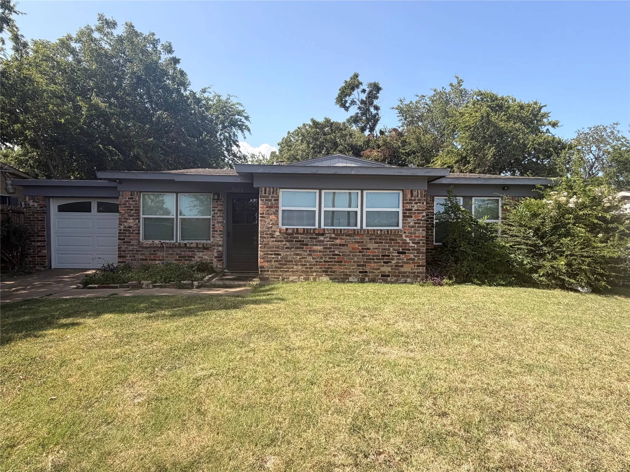 Single Family Residence For Sale in Tarrant County , 6033 Ramey Avenue, Fort Worth, Texas 76112, 3 Bedroom, 2 Bathroom, 1 Garage spaces, 1,468 Sqft, built in 1956, mls#21350245, Real Estate Agent in Fort Worth, Homes For Sale in Tarrant county, Homes For Sale in Fort Worth, Realtor in Fort Worth Texas, Real Estate Brokerage Independent Realty Texas, Luminita Cordes Realtor