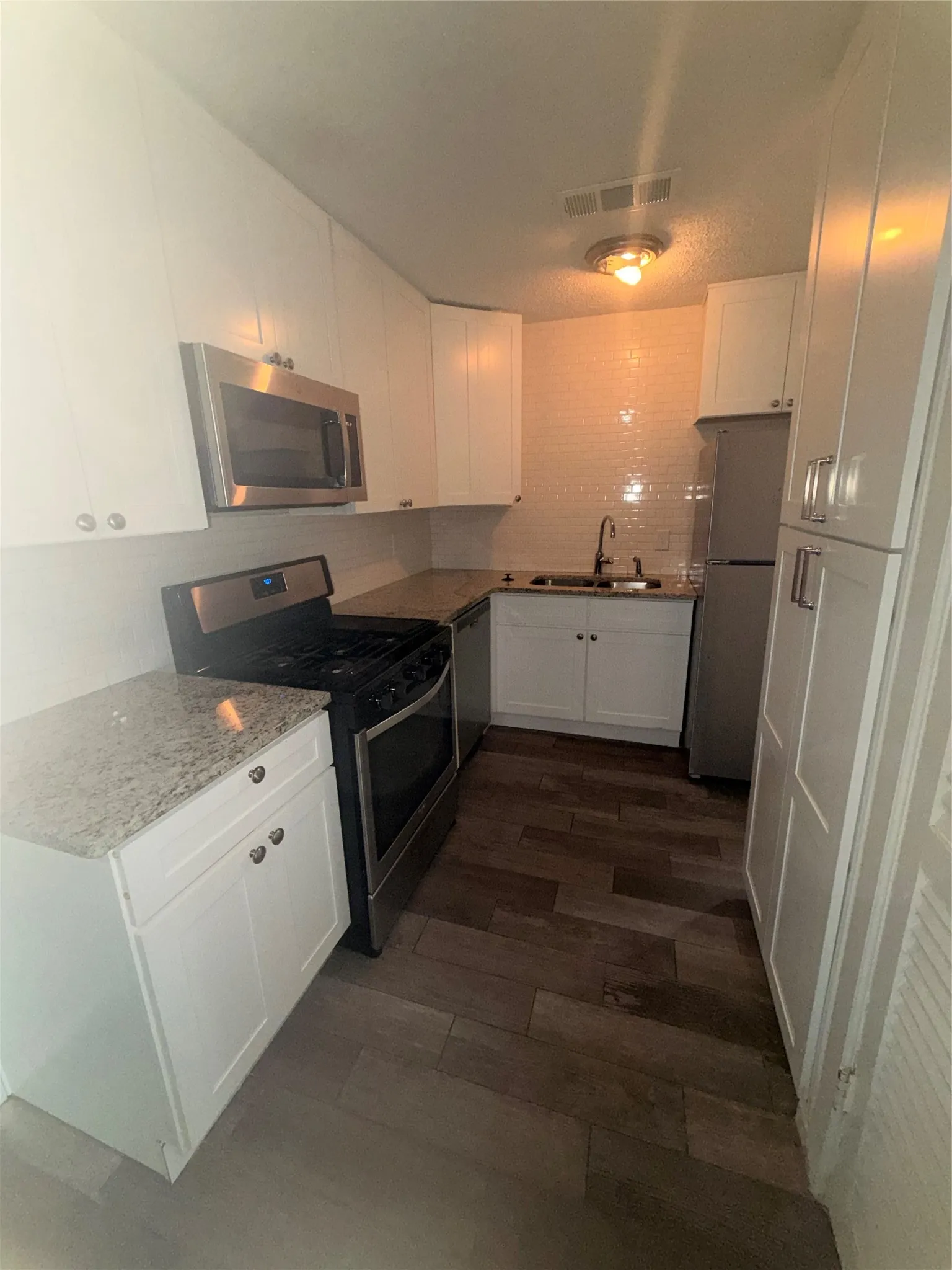 Single Family Residence For Sale in Tarrant County , 6033 Ramey Avenue, Fort Worth, Texas 76112, 3 Bedroom, 2 Bathroom, 1 Garage spaces, 1,468 Sqft, built in 1956, mls#21350245, Real Estate Agent in Fort Worth, Homes For Sale in Tarrant county, Homes For Sale in Fort Worth, Realtor in Fort Worth Texas, Real Estate Brokerage Independent Realty Texas, Luminita Cordes Realtor