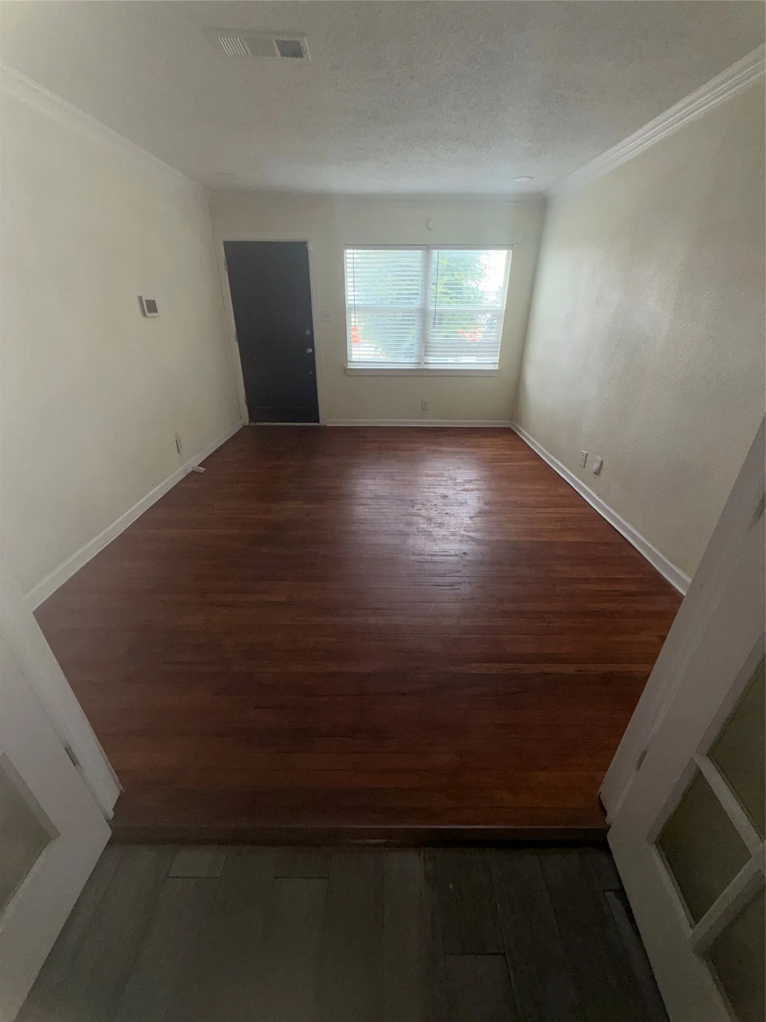 Single Family Residence For Sale in Tarrant County , 6033 Ramey Avenue, Fort Worth, Texas 76112, 3 Bedroom, 2 Bathroom, 1 Garage spaces, 1,468 Sqft, built in 1956, mls#21350245, Real Estate Agent in Fort Worth, Homes For Sale in Tarrant county, Homes For Sale in Fort Worth, Realtor in Fort Worth Texas, Real Estate Brokerage Independent Realty Texas, Luminita Cordes Realtor
