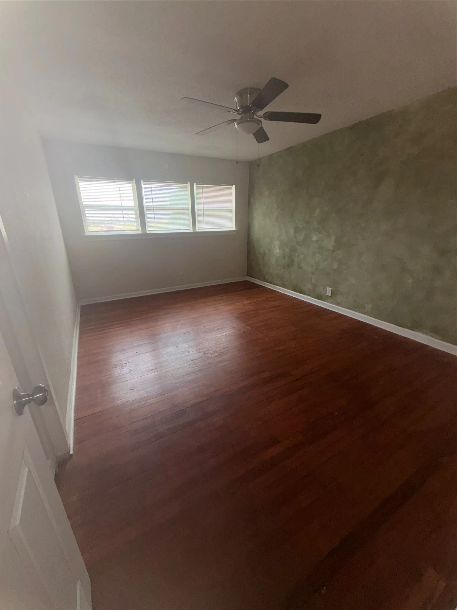 Single Family Residence For Sale in Tarrant County , 6033 Ramey Avenue, Fort Worth, Texas 76112, 3 Bedroom, 2 Bathroom, 1 Garage spaces, 1,468 Sqft, built in 1956, mls#21350245, Real Estate Agent in Fort Worth, Homes For Sale in Tarrant county, Homes For Sale in Fort Worth, Realtor in Fort Worth Texas, Real Estate Brokerage Independent Realty Texas, Luminita Cordes Realtor
