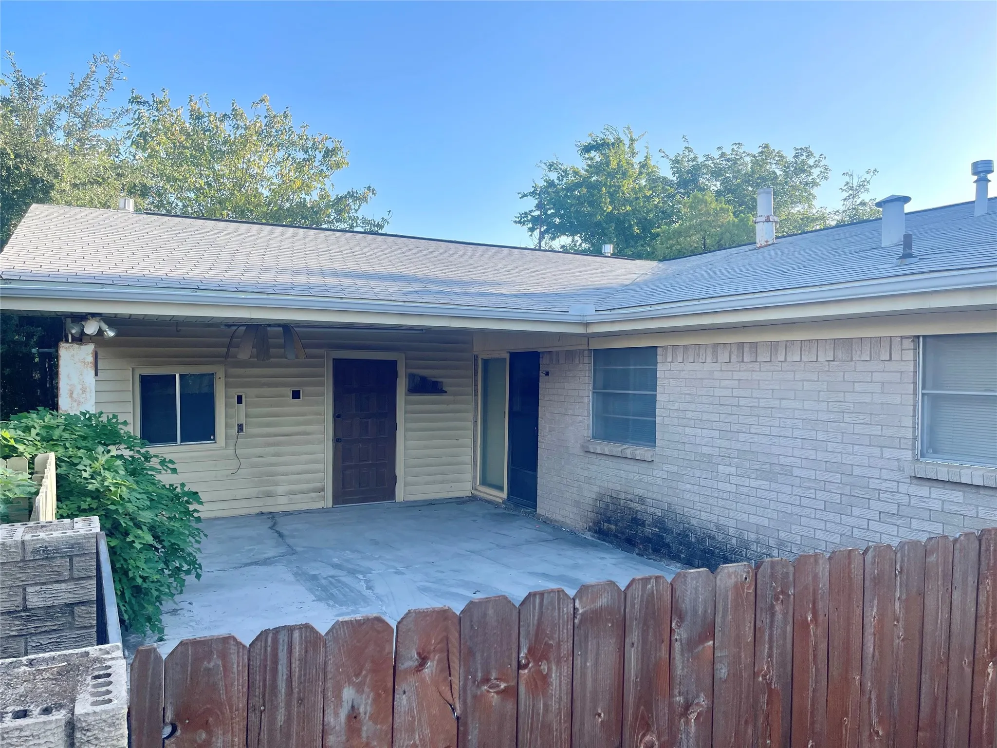 Single Family Residence For Sale in Palo Pinto County , 2110 SE 25th Avenue, Mineral Wells, Texas 76067, 4 Bedroom, 2 Bathroom, Garage spaces, 1,943 Sqft, built in 1967, mls#21348980, Real Estate Agent in Mineral Wells, Homes For Sale in Palo Pinto county, Homes For Sale in Mineral Wells, Realtor in Mineral Wells Texas, Real Estate Brokerage Independent Realty Texas, Luminita Cordes Realtor