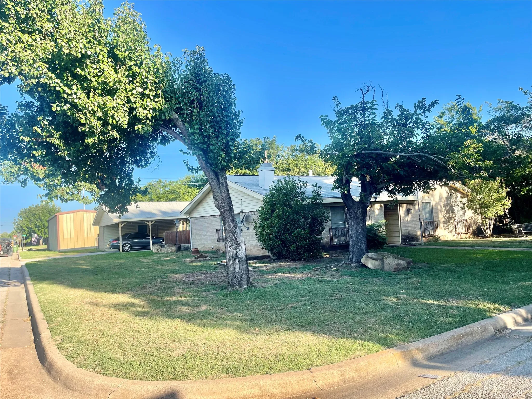 Single Family Residence For Sale in Palo Pinto County , 2110 SE 25th Avenue, Mineral Wells, Texas 76067, 4 Bedroom, 2 Bathroom, Garage spaces, 1,943 Sqft, built in 1967, mls#21348980, Real Estate Agent in Mineral Wells, Homes For Sale in Palo Pinto county, Homes For Sale in Mineral Wells, Realtor in Mineral Wells Texas, Real Estate Brokerage Independent Realty Texas, Luminita Cordes Realtor