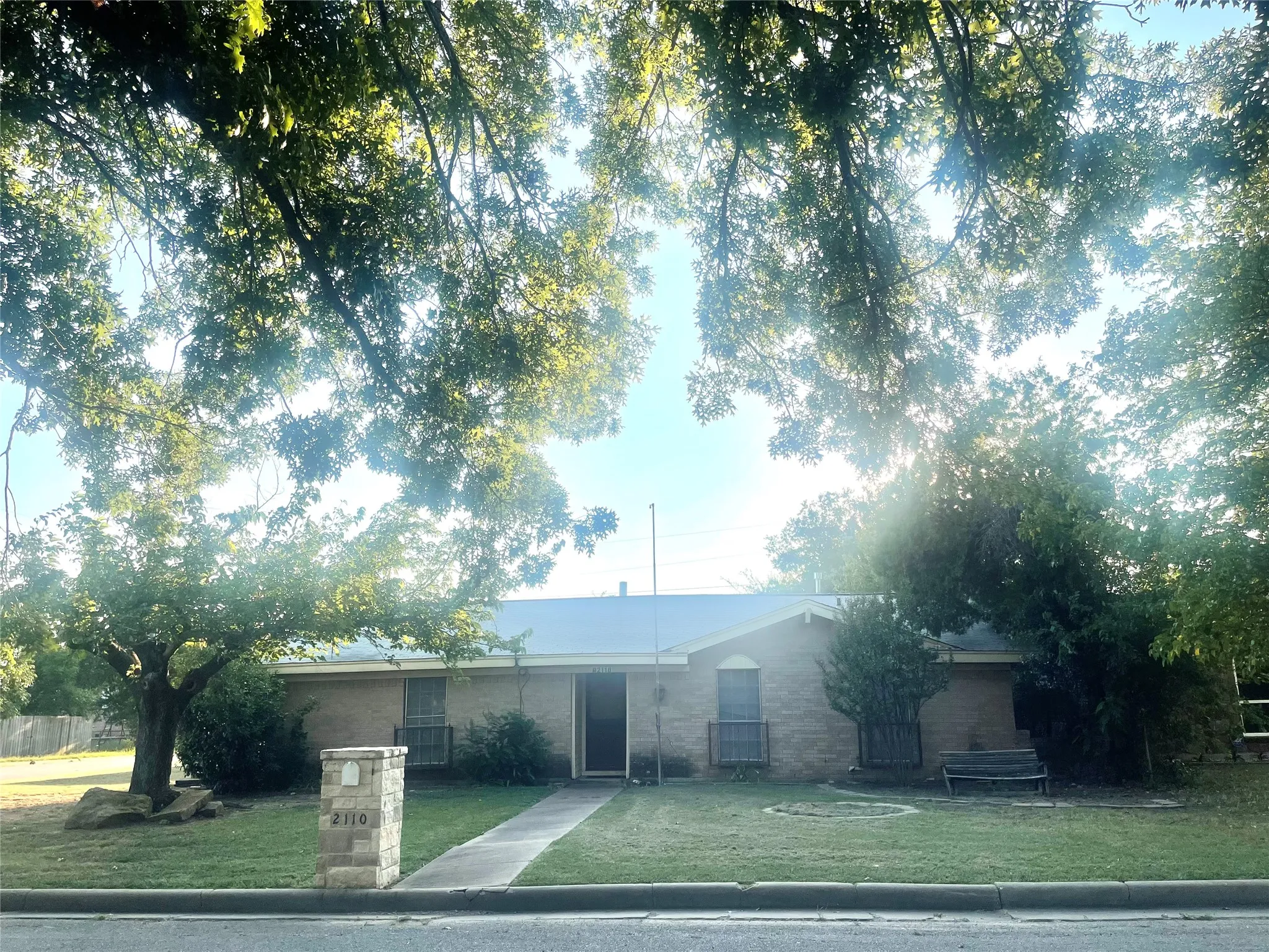 Single Family Residence For Sale in Palo Pinto County , 2110 SE 25th Avenue, Mineral Wells, Texas 76067, 4 Bedroom, 2 Bathroom, Garage spaces, 1,943 Sqft, built in 1967, mls#21348980, Real Estate Agent in Mineral Wells, Homes For Sale in Palo Pinto county, Homes For Sale in Mineral Wells, Realtor in Mineral Wells Texas, Real Estate Brokerage Independent Realty Texas, Luminita Cordes Realtor