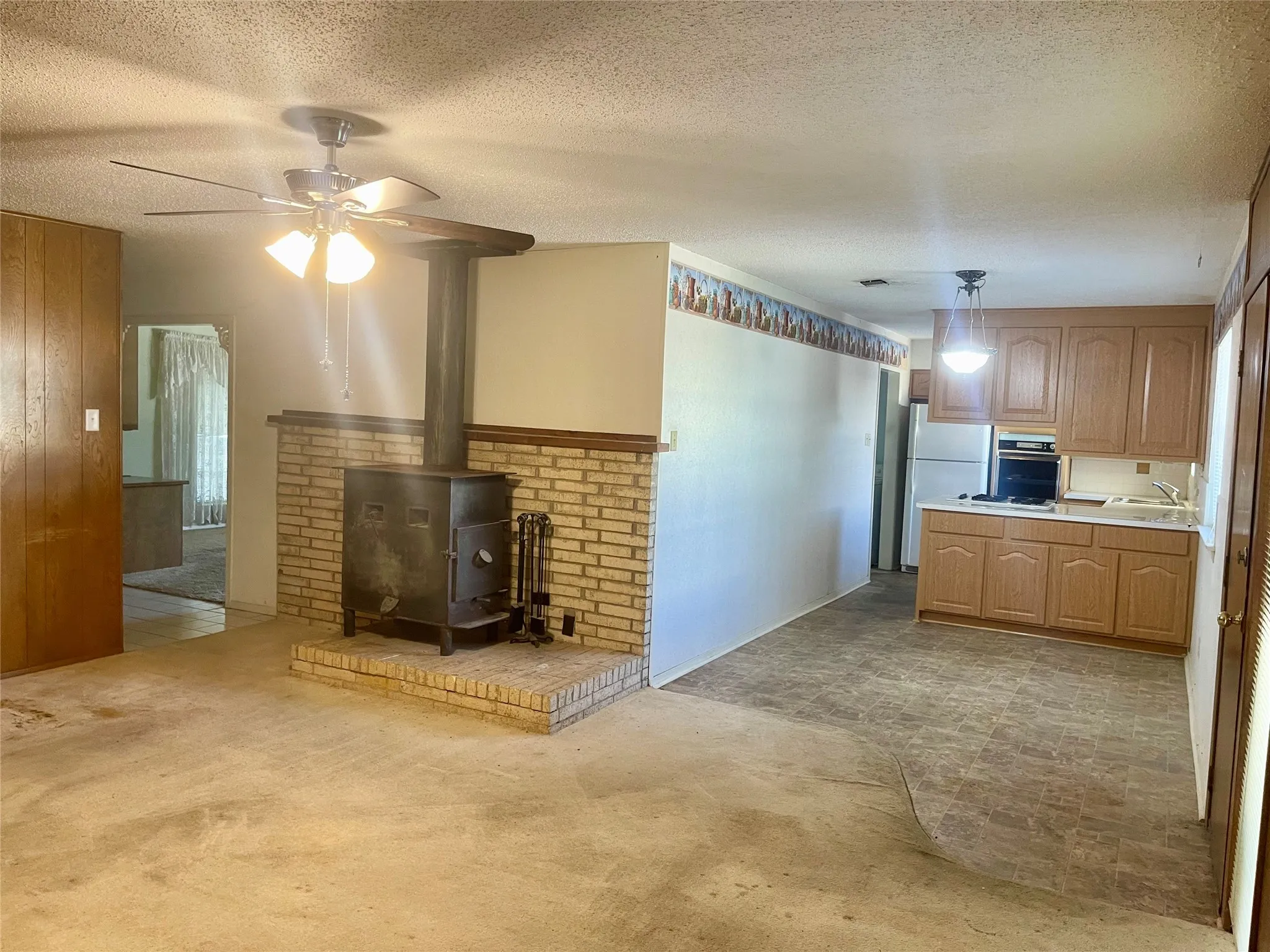 Single Family Residence For Sale in Palo Pinto County , 2110 SE 25th Avenue, Mineral Wells, Texas 76067, 4 Bedroom, 2 Bathroom, Garage spaces, 1,943 Sqft, built in 1967, mls#21348980, Real Estate Agent in Mineral Wells, Homes For Sale in Palo Pinto county, Homes For Sale in Mineral Wells, Realtor in Mineral Wells Texas, Real Estate Brokerage Independent Realty Texas, Luminita Cordes Realtor
