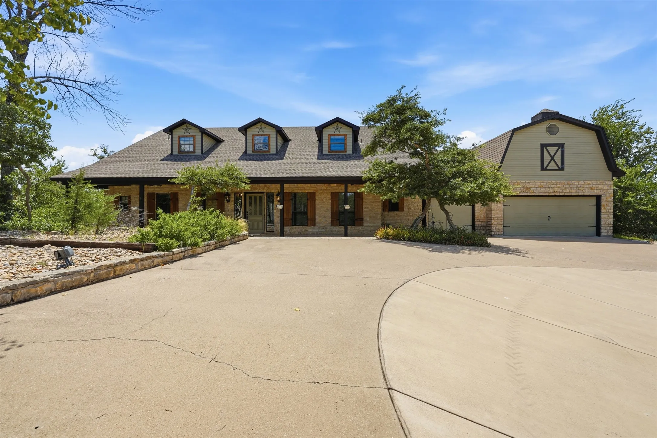 Single Family Residence For Sale in Parker County , 813 Remuda Drive, Fort Worth, Texas 76108, 4 Bedroom, 3 Bathroom, 3 Garage spaces, 4,381 Sqft, built in 1994, mls#21349872, Real Estate Agent in Fort Worth, Homes For Sale in Parker county, Homes For Sale in Fort Worth, Realtor in Fort Worth Texas, Real Estate Brokerage Independent Realty Texas, Luminita Cordes Realtor