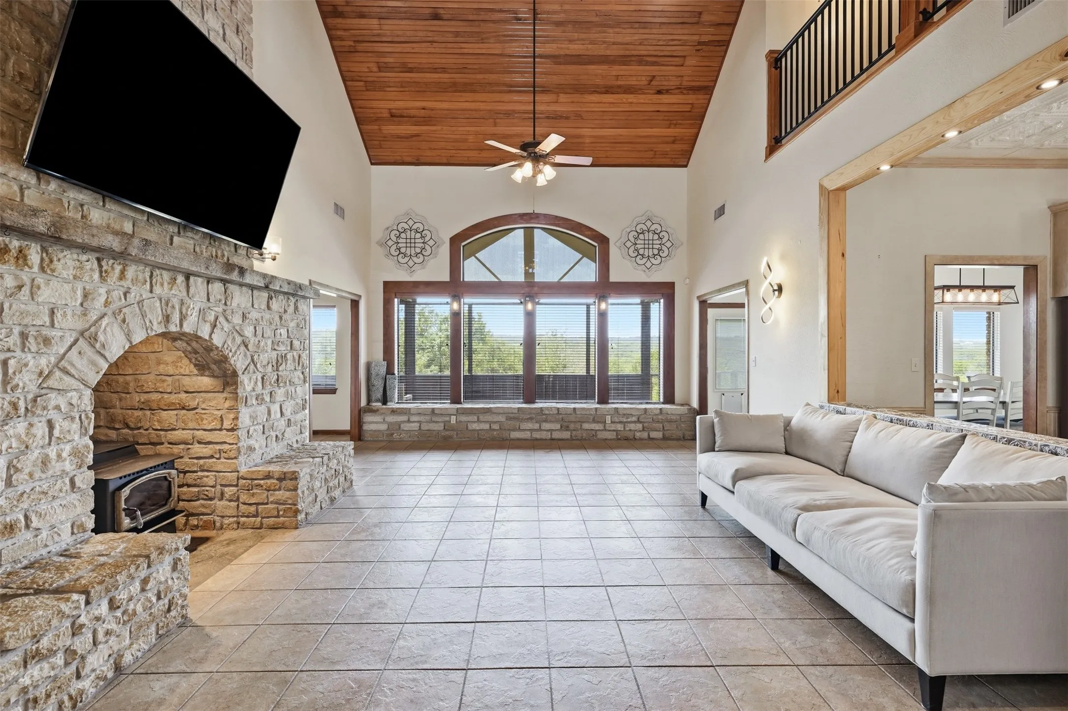 Single Family Residence For Sale in Parker County , 813 Remuda Drive, Fort Worth, Texas 76108, 4 Bedroom, 3 Bathroom, 3 Garage spaces, 4,381 Sqft, built in 1994, mls#21349872, Real Estate Agent in Fort Worth, Homes For Sale in Parker county, Homes For Sale in Fort Worth, Realtor in Fort Worth Texas, Real Estate Brokerage Independent Realty Texas, Luminita Cordes Realtor