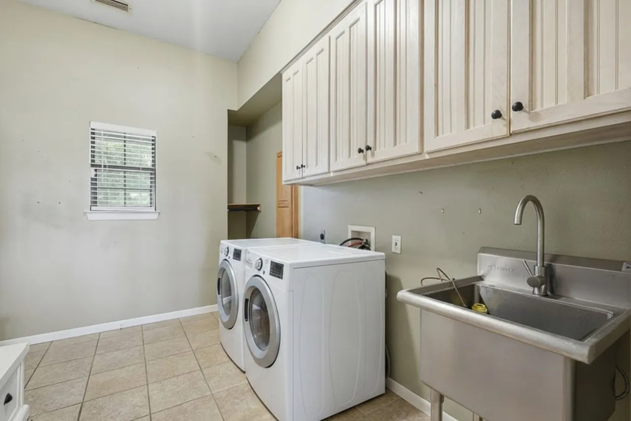 Single Family Residence For Sale in Parker County , 813 Remuda Drive, Fort Worth, Texas 76108, 4 Bedroom, 3 Bathroom, 3 Garage spaces, 4,381 Sqft, built in 1994, mls#21349872, Real Estate Agent in Fort Worth, Homes For Sale in Parker county, Homes For Sale in Fort Worth, Realtor in Fort Worth Texas, Real Estate Brokerage Independent Realty Texas, Luminita Cordes Realtor