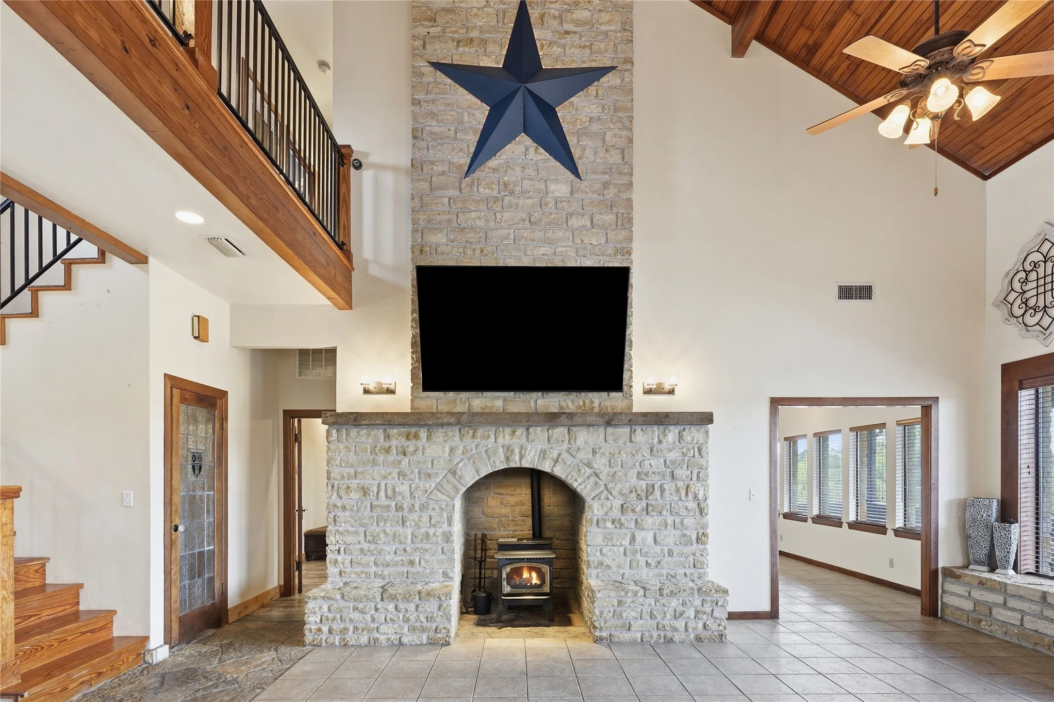 Single Family Residence For Sale in Parker County , 813 Remuda Drive, Fort Worth, Texas 76108, 4 Bedroom, 3 Bathroom, 3 Garage spaces, 4,381 Sqft, built in 1994, mls#21349872, Real Estate Agent in Fort Worth, Homes For Sale in Parker county, Homes For Sale in Fort Worth, Realtor in Fort Worth Texas, Real Estate Brokerage Independent Realty Texas, Luminita Cordes Realtor