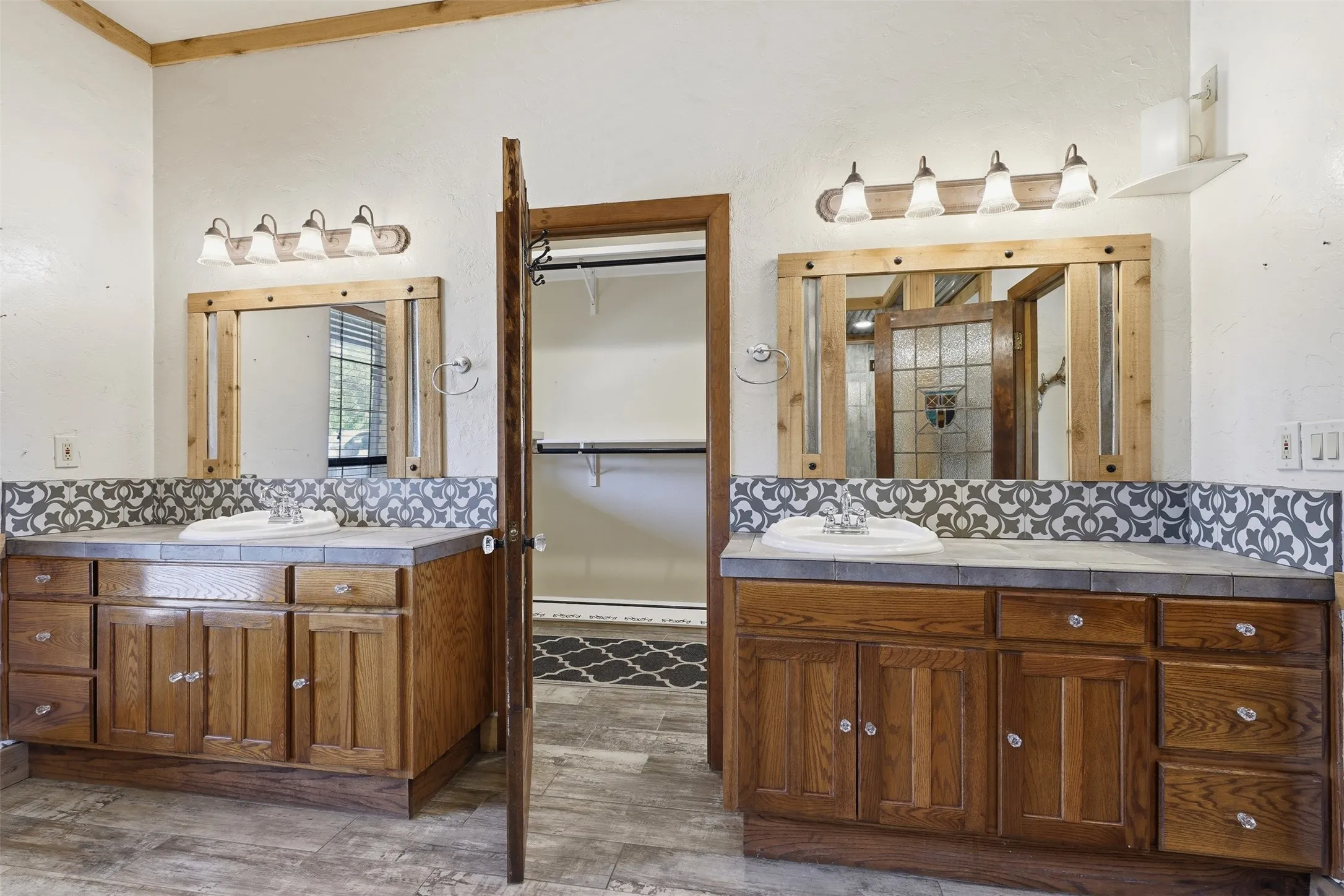 Single Family Residence For Sale in Parker County , 813 Remuda Drive, Fort Worth, Texas 76108, 4 Bedroom, 3 Bathroom, 3 Garage spaces, 4,381 Sqft, built in 1994, mls#21349872, Real Estate Agent in Fort Worth, Homes For Sale in Parker county, Homes For Sale in Fort Worth, Realtor in Fort Worth Texas, Real Estate Brokerage Independent Realty Texas, Luminita Cordes Realtor
