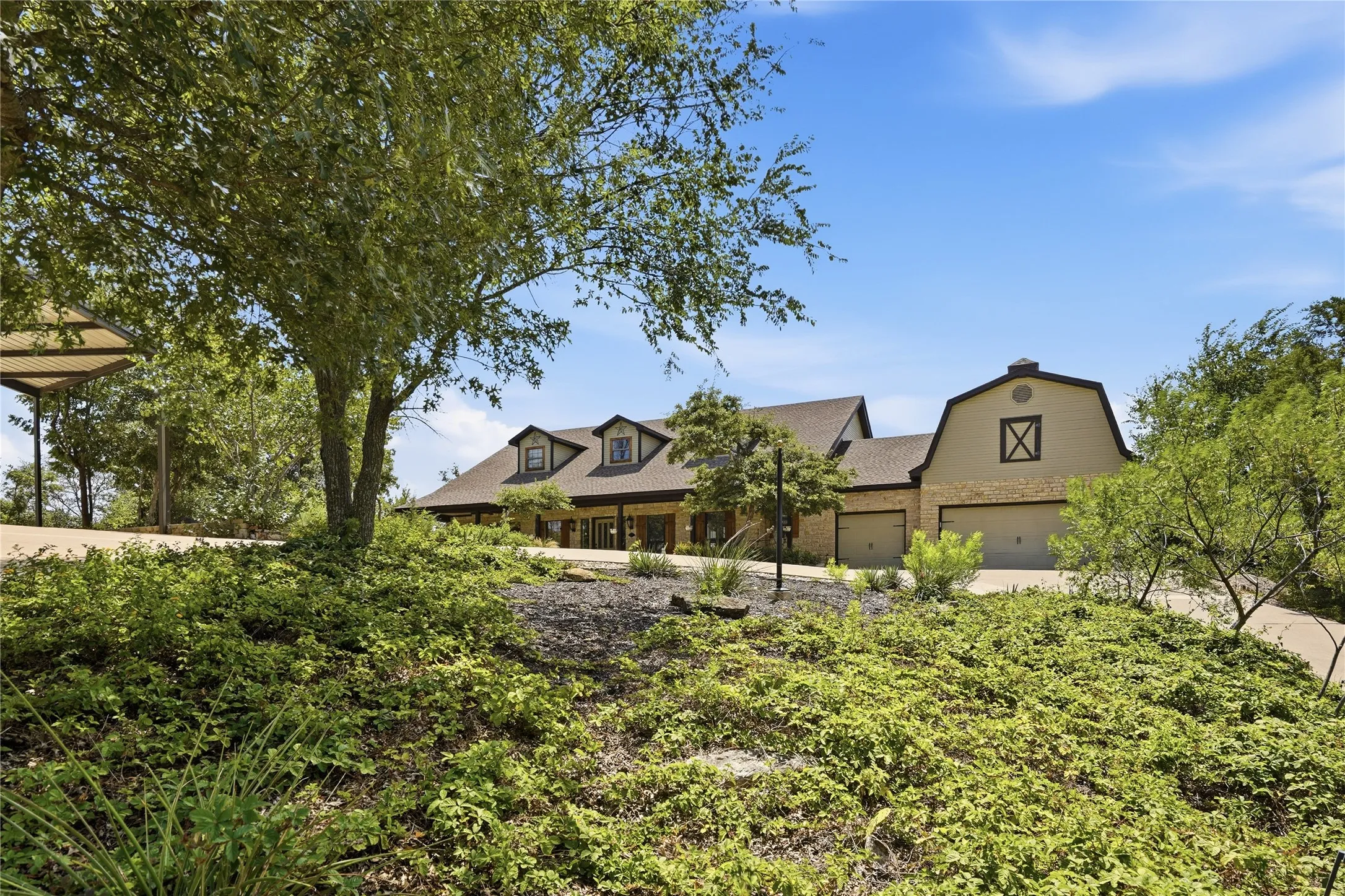 Single Family Residence For Sale in Parker County , 813 Remuda Drive, Fort Worth, Texas 76108, 4 Bedroom, 3 Bathroom, 3 Garage spaces, 4,381 Sqft, built in 1994, mls#21349872, Real Estate Agent in Fort Worth, Homes For Sale in Parker county, Homes For Sale in Fort Worth, Realtor in Fort Worth Texas, Real Estate Brokerage Independent Realty Texas, Luminita Cordes Realtor