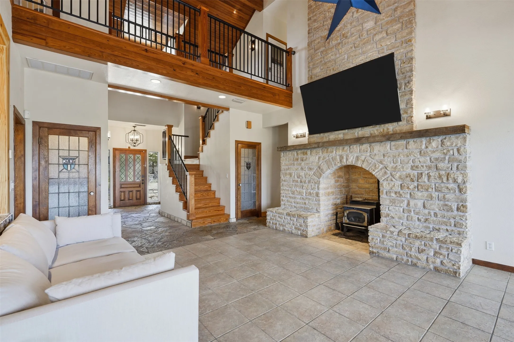 Single Family Residence For Sale in Parker County , 813 Remuda Drive, Fort Worth, Texas 76108, 4 Bedroom, 3 Bathroom, 3 Garage spaces, 4,381 Sqft, built in 1994, mls#21349872, Real Estate Agent in Fort Worth, Homes For Sale in Parker county, Homes For Sale in Fort Worth, Realtor in Fort Worth Texas, Real Estate Brokerage Independent Realty Texas, Luminita Cordes Realtor