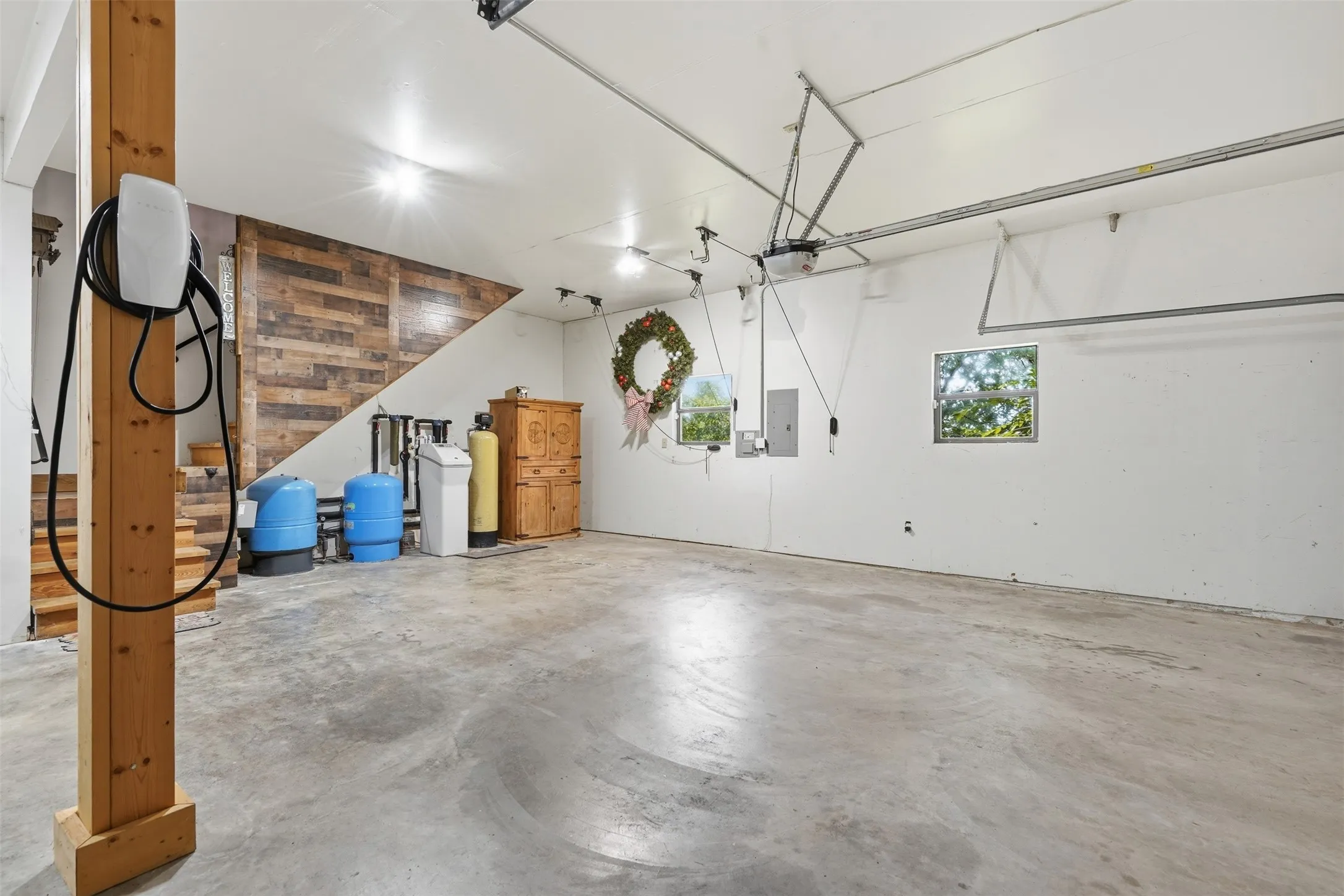 Single Family Residence For Sale in Parker County , 813 Remuda Drive, Fort Worth, Texas 76108, 4 Bedroom, 3 Bathroom, 3 Garage spaces, 4,381 Sqft, built in 1994, mls#21349872, Real Estate Agent in Fort Worth, Homes For Sale in Parker county, Homes For Sale in Fort Worth, Realtor in Fort Worth Texas, Real Estate Brokerage Independent Realty Texas, Luminita Cordes Realtor