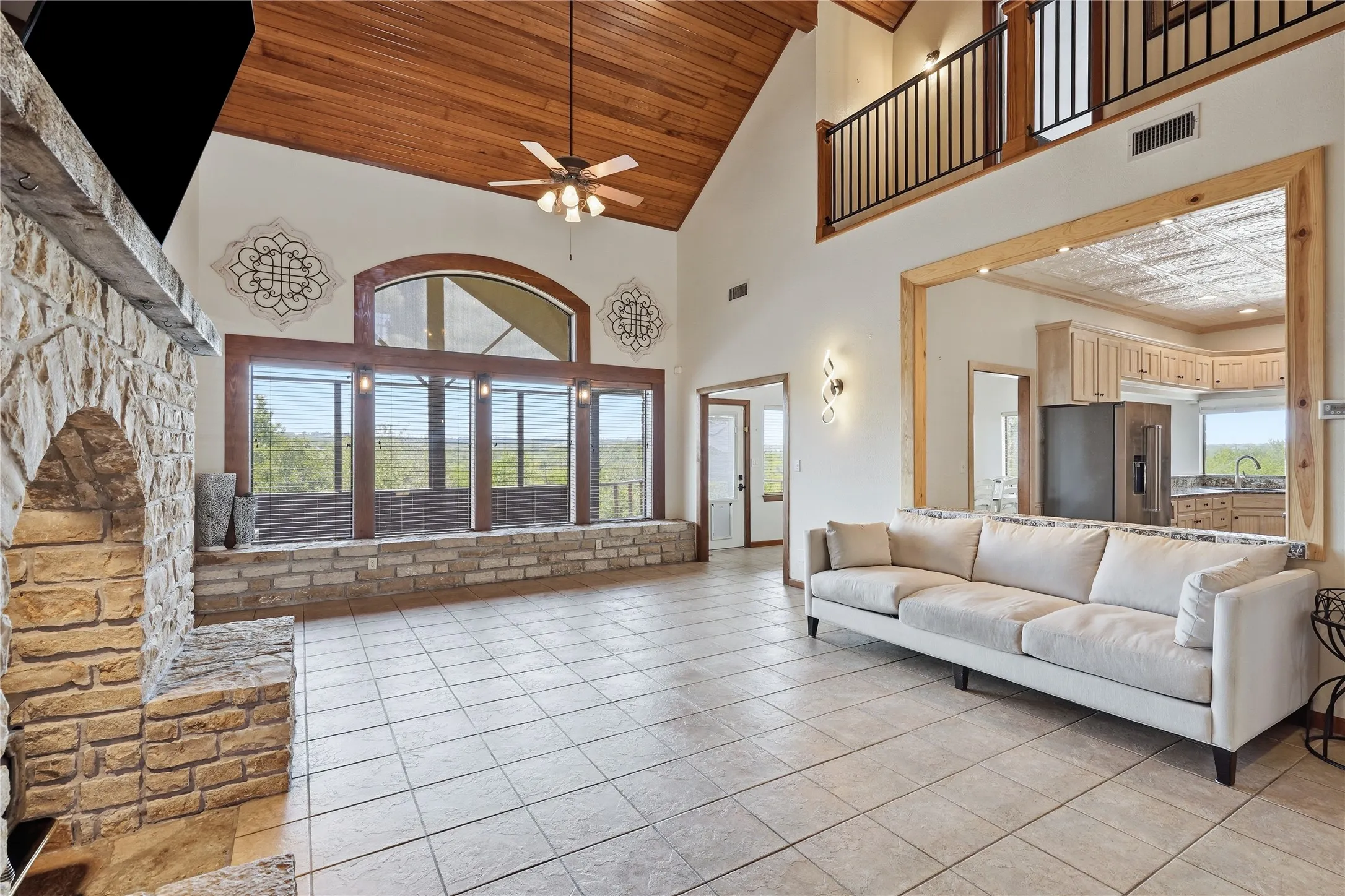 Single Family Residence For Sale in Parker County , 813 Remuda Drive, Fort Worth, Texas 76108, 4 Bedroom, 3 Bathroom, 3 Garage spaces, 4,381 Sqft, built in 1994, mls#21349872, Real Estate Agent in Fort Worth, Homes For Sale in Parker county, Homes For Sale in Fort Worth, Realtor in Fort Worth Texas, Real Estate Brokerage Independent Realty Texas, Luminita Cordes Realtor