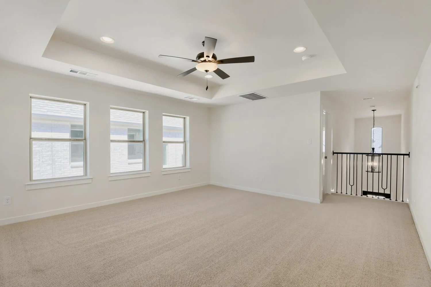 Tray ceiling with recessed lighting