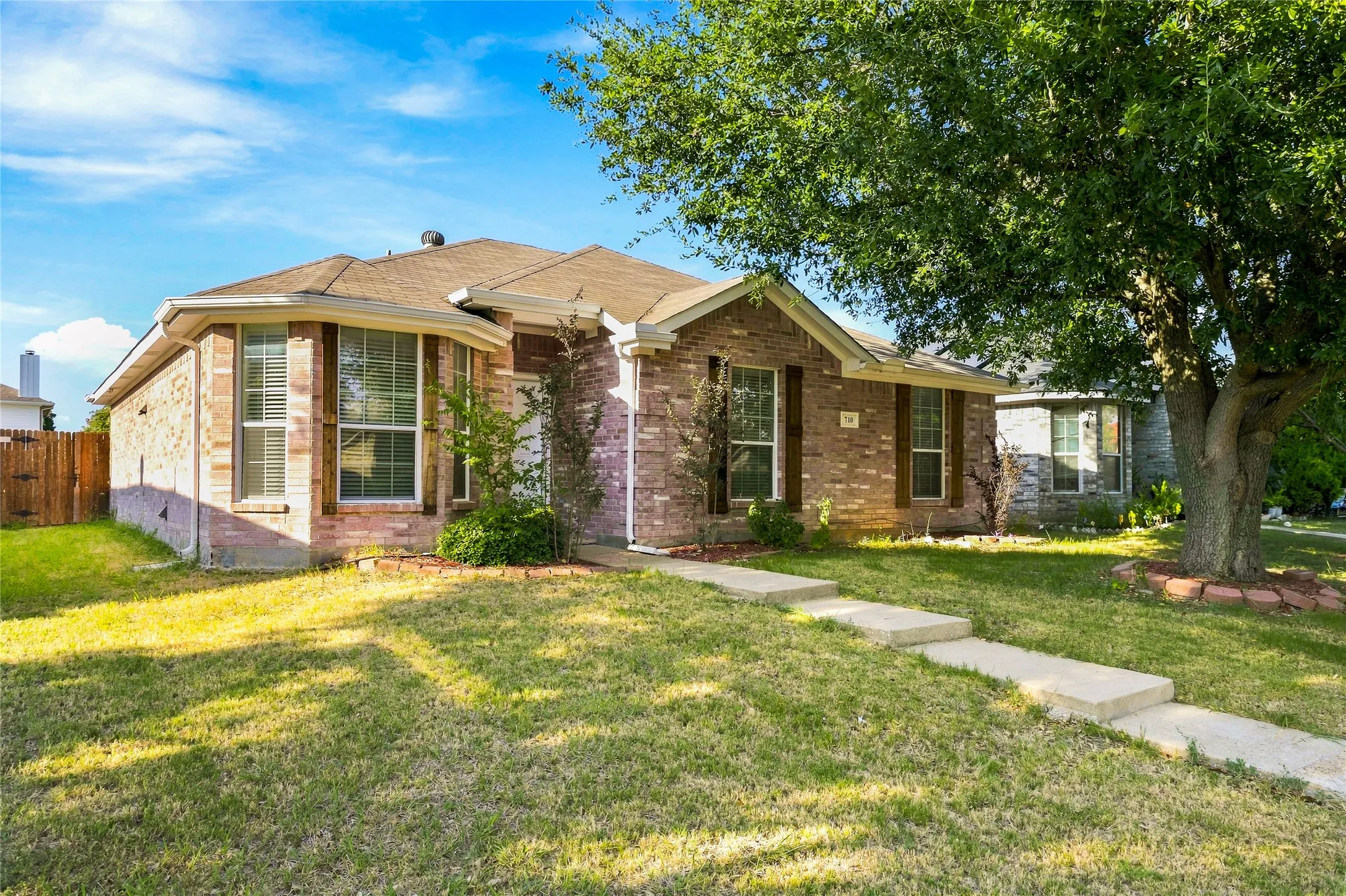 Single Family Residence For Sale in Collin County , 710 Fleming Street, Wylie, Texas 75098, 3 Bedroom, 2 Bathroom, 2 Garage spaces, 1,399 Sqft, built in 2005, mls#21349962, Real Estate Agent in Wylie, Homes For Sale in Collin county, Homes For Sale in Wylie, Realtor in Wylie Texas, Real Estate Brokerage Independent Realty Texas, Luminita Cordes Realtor