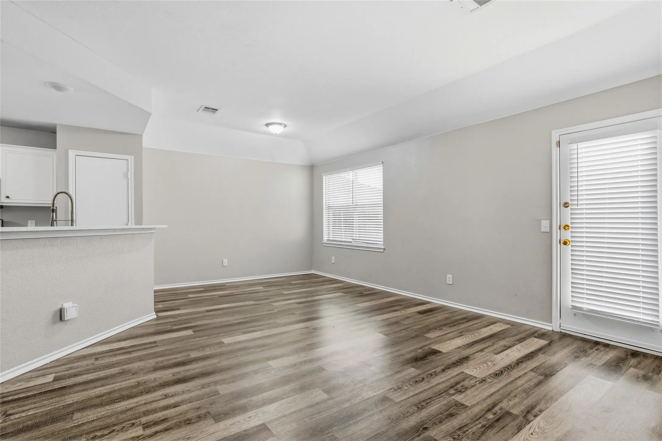 Single Family Residence For Sale in Collin County , 710 Fleming Street, Wylie, Texas 75098, 3 Bedroom, 2 Bathroom, 2 Garage spaces, 1,399 Sqft, built in 2005, mls#21349962, Real Estate Agent in Wylie, Homes For Sale in Collin county, Homes For Sale in Wylie, Realtor in Wylie Texas, Real Estate Brokerage Independent Realty Texas, Luminita Cordes Realtor