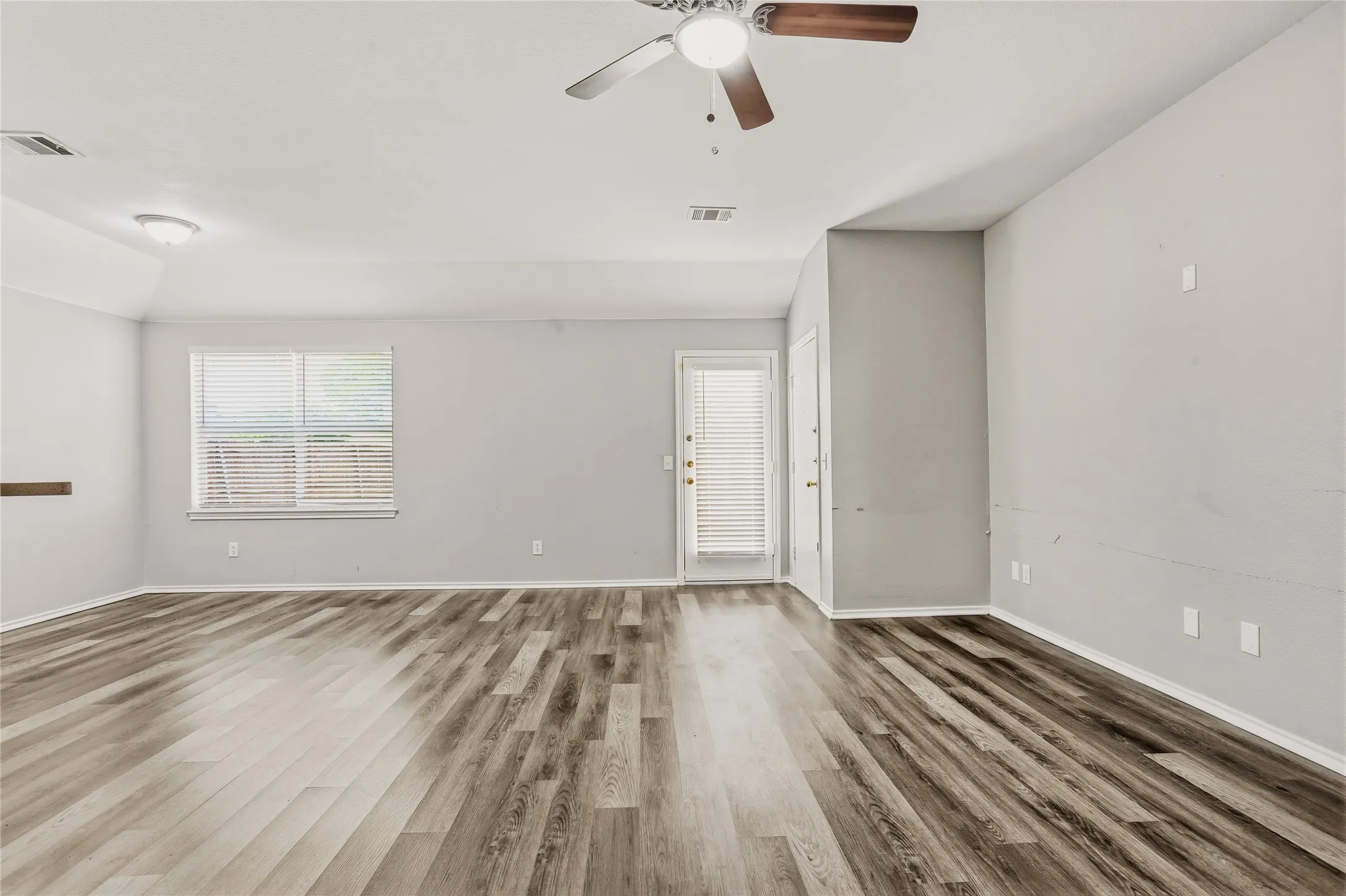 Single Family Residence For Sale in Collin County , 710 Fleming Street, Wylie, Texas 75098, 3 Bedroom, 2 Bathroom, 2 Garage spaces, 1,399 Sqft, built in 2005, mls#21349962, Real Estate Agent in Wylie, Homes For Sale in Collin county, Homes For Sale in Wylie, Realtor in Wylie Texas, Real Estate Brokerage Independent Realty Texas, Luminita Cordes Realtor