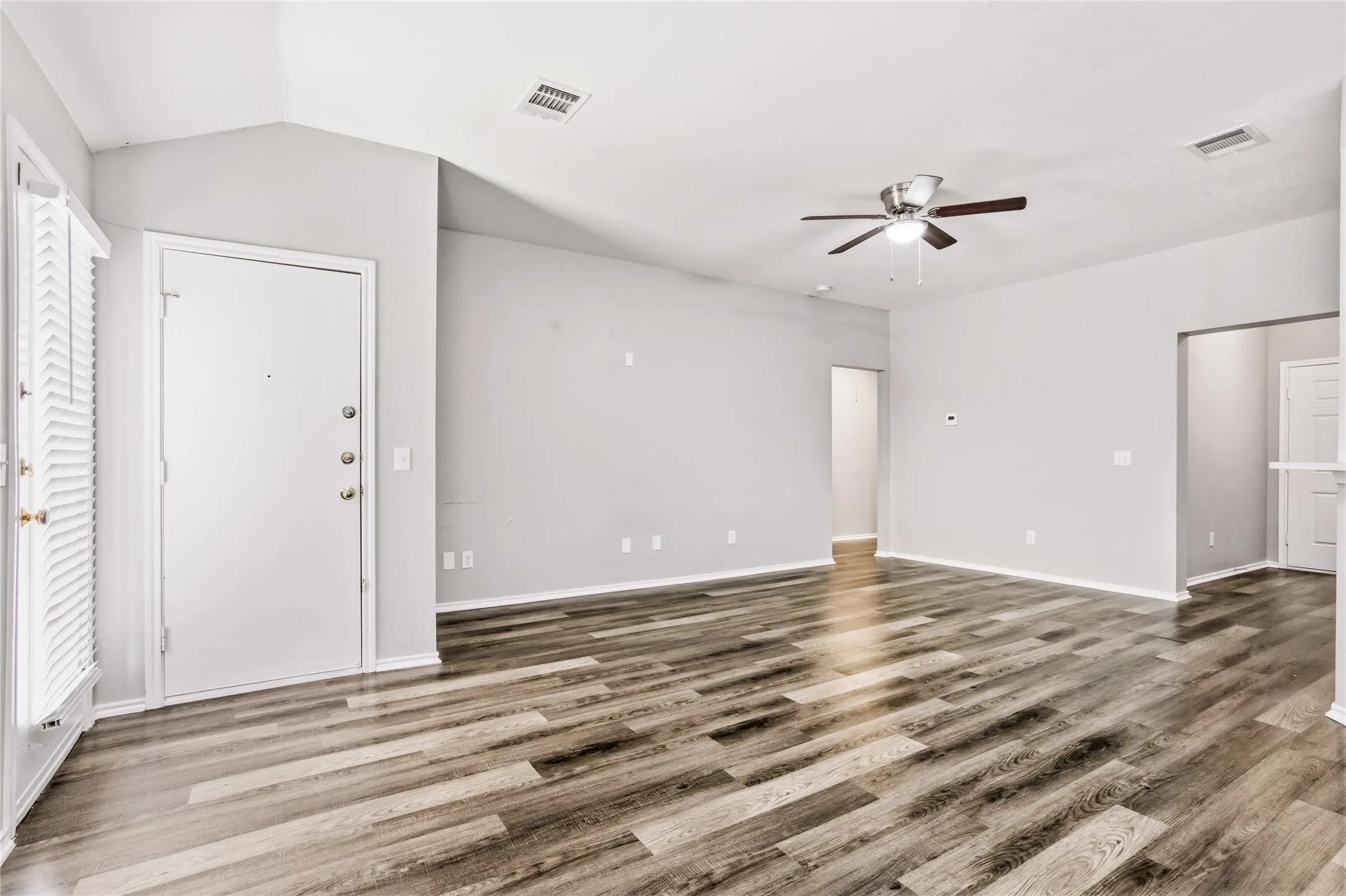 Single Family Residence For Sale in Collin County , 710 Fleming Street, Wylie, Texas 75098, 3 Bedroom, 2 Bathroom, 2 Garage spaces, 1,399 Sqft, built in 2005, mls#21349962, Real Estate Agent in Wylie, Homes For Sale in Collin county, Homes For Sale in Wylie, Realtor in Wylie Texas, Real Estate Brokerage Independent Realty Texas, Luminita Cordes Realtor