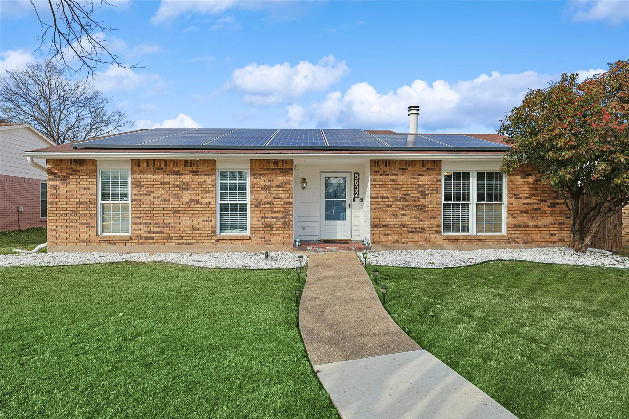 Single Family Residence For Rent in Denton County , 5632 Terry Street, The Colony, Texas 75056, 3 Bedrooms, 2 Bathrooms, 2 Garage spaces, 1,702 Sqft, built in 1983, Price $5,000, mls#21350215, Real Estate Agent in The Colony, Homes For Rent in Denton county, Homes For Rent in The Colony, Realtor in The Colony Texas, Real Estate Brokerage Independent Realty Texas, Luminita Cordes Realtor