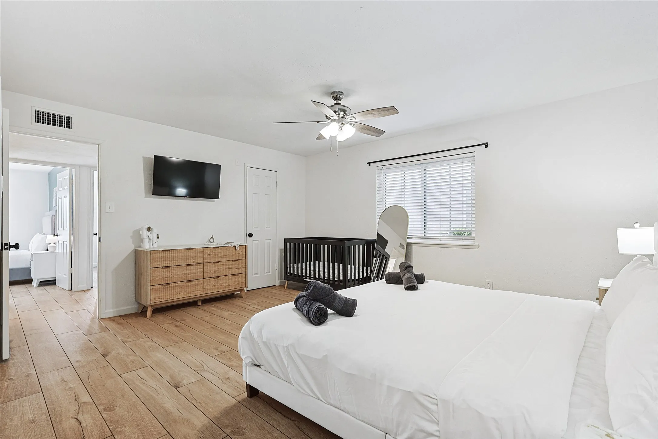 Single Family Residence For Rent in Denton County , 5632 Terry Street, The Colony, Texas 75056, 3 Bedrooms, 2 Bathrooms, 2 Garage spaces, 1,702 Sqft, built in 1983, Price $5,000, mls#21350215, Real Estate Agent in The Colony, Homes For Rent in Denton county, Homes For Rent in The Colony, Realtor in The Colony Texas, Real Estate Brokerage Independent Realty Texas, Luminita Cordes Realtor