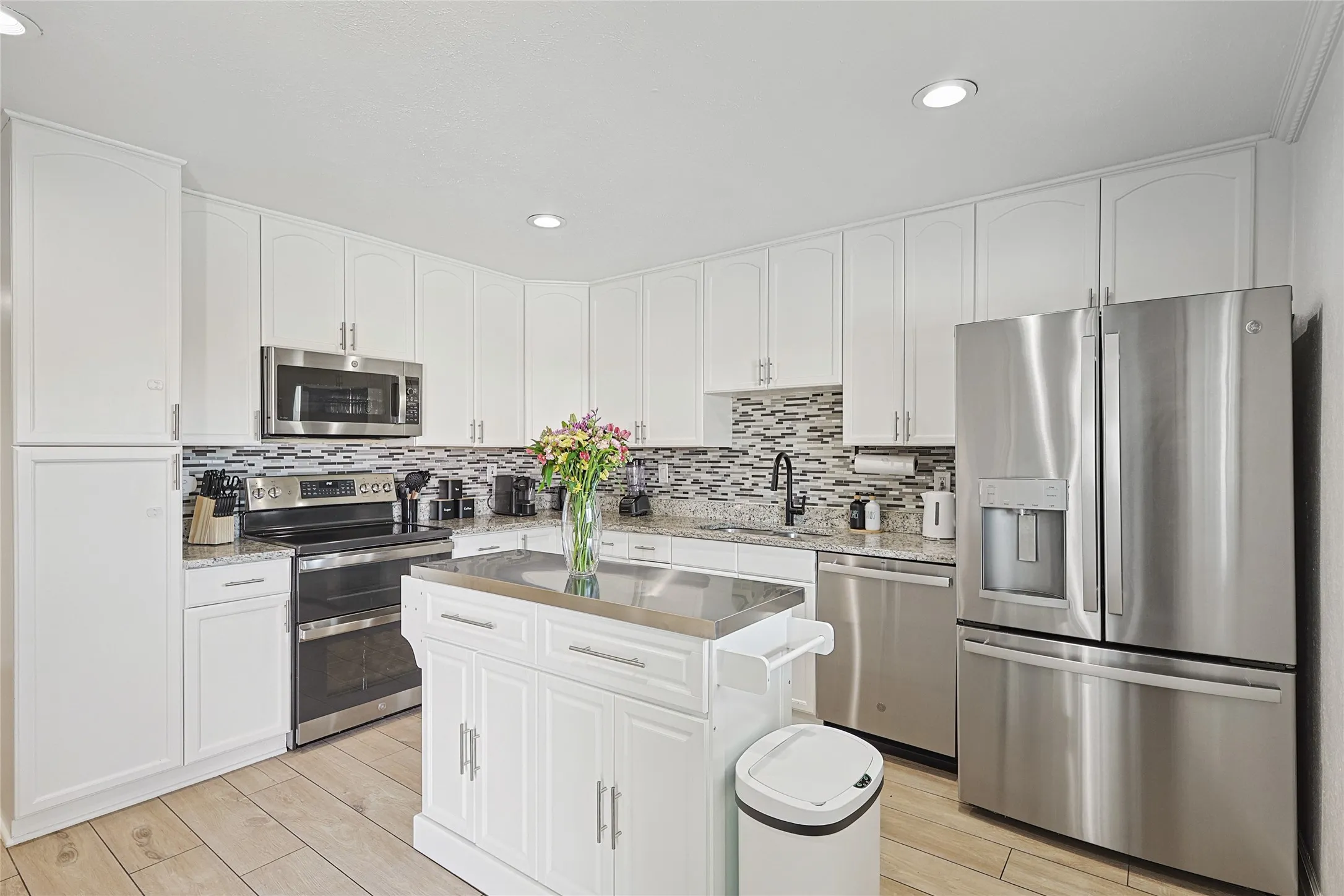 Single Family Residence For Rent in Denton County , 5632 Terry Street, The Colony, Texas 75056, 3 Bedrooms, 2 Bathrooms, 2 Garage spaces, 1,702 Sqft, built in 1983, Price $5,000, mls#21350215, Real Estate Agent in The Colony, Homes For Rent in Denton county, Homes For Rent in The Colony, Realtor in The Colony Texas, Real Estate Brokerage Independent Realty Texas, Luminita Cordes Realtor