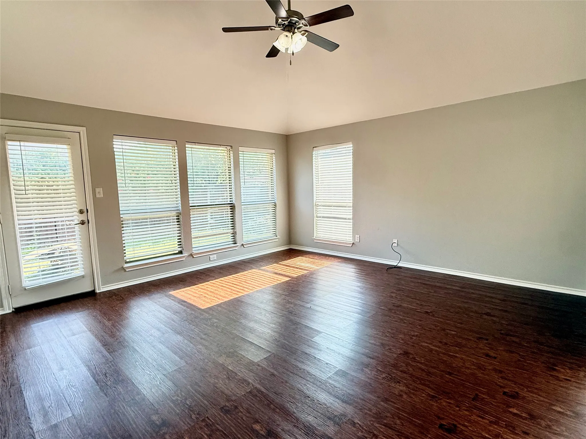 Single Family Residence For Rent in Denton County , 412 Windridge Drive, Little Elm, Texas 75068, 4 Bedroom, 2 Bathroom, 2 Garage spaces, 1,528 Sqft, built in 2014, mls#21350243, Real Estate Agent in Little Elm, Homes For Rent in Denton county, Homes For Rent in Little Elm, Realtor in Little Elm Texas, Real Estate Brokerage Independent Realty Texas, Luminita Cordes Realtor