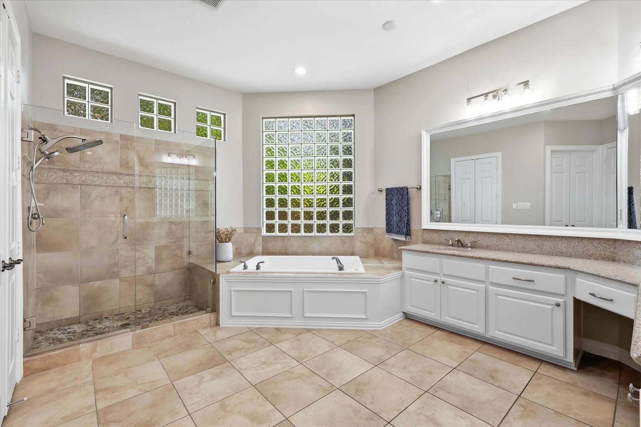 Single Family Residence For Sale in Tarrant County , 421 Copperfield Street, Southlake, Texas 76092, 4 Bedroom, 5 Bathroom, 3 Garage spaces, 4,323 Sqft, built in 2005, mls#21348988, Real Estate Agent in Southlake, Homes For Sale in Tarrant county, Homes For Sale in Southlake, Realtor in Southlake Texas, Real Estate Brokerage Independent Realty Texas, Luminita Cordes Realtor